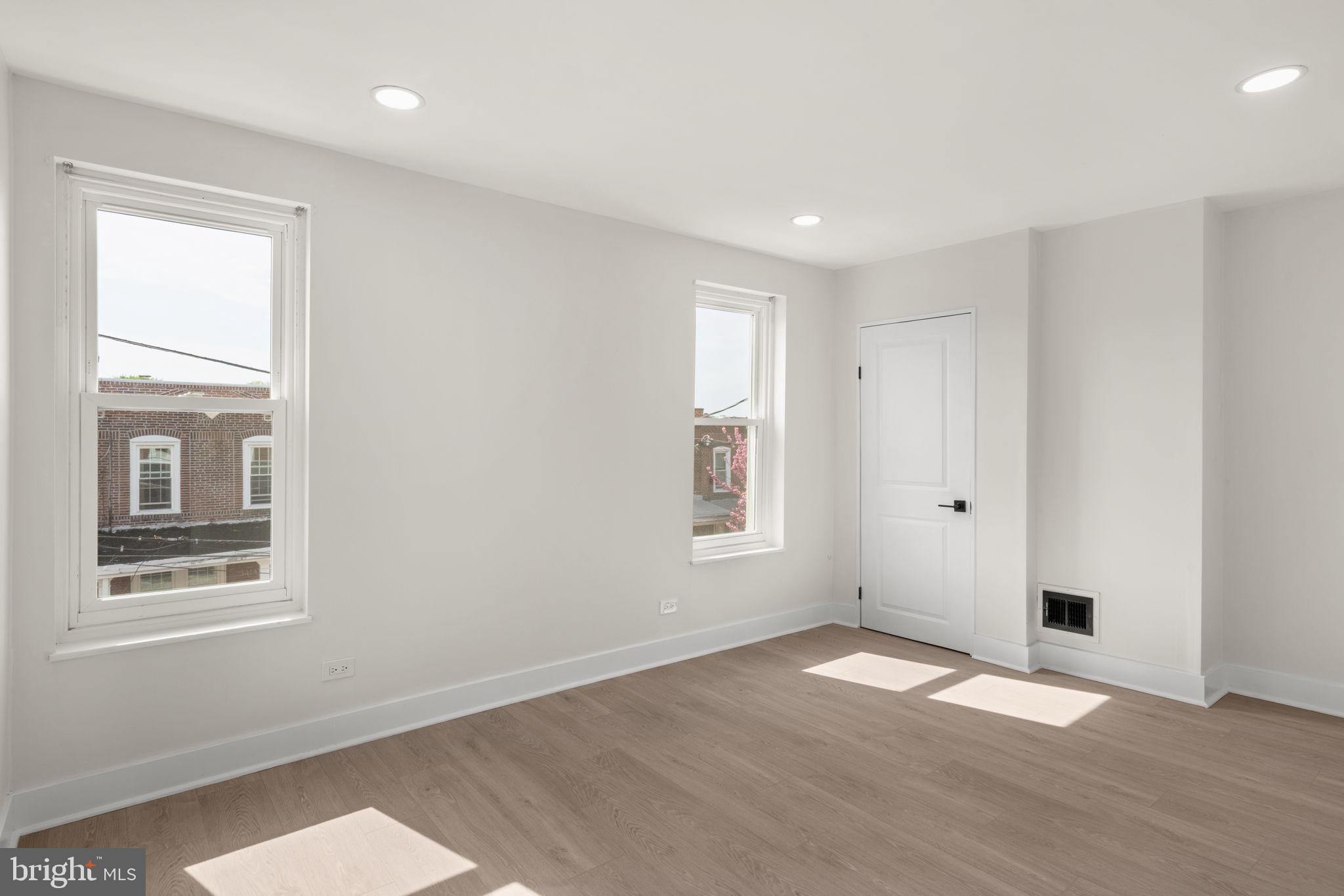 EAST FALLS - Residential