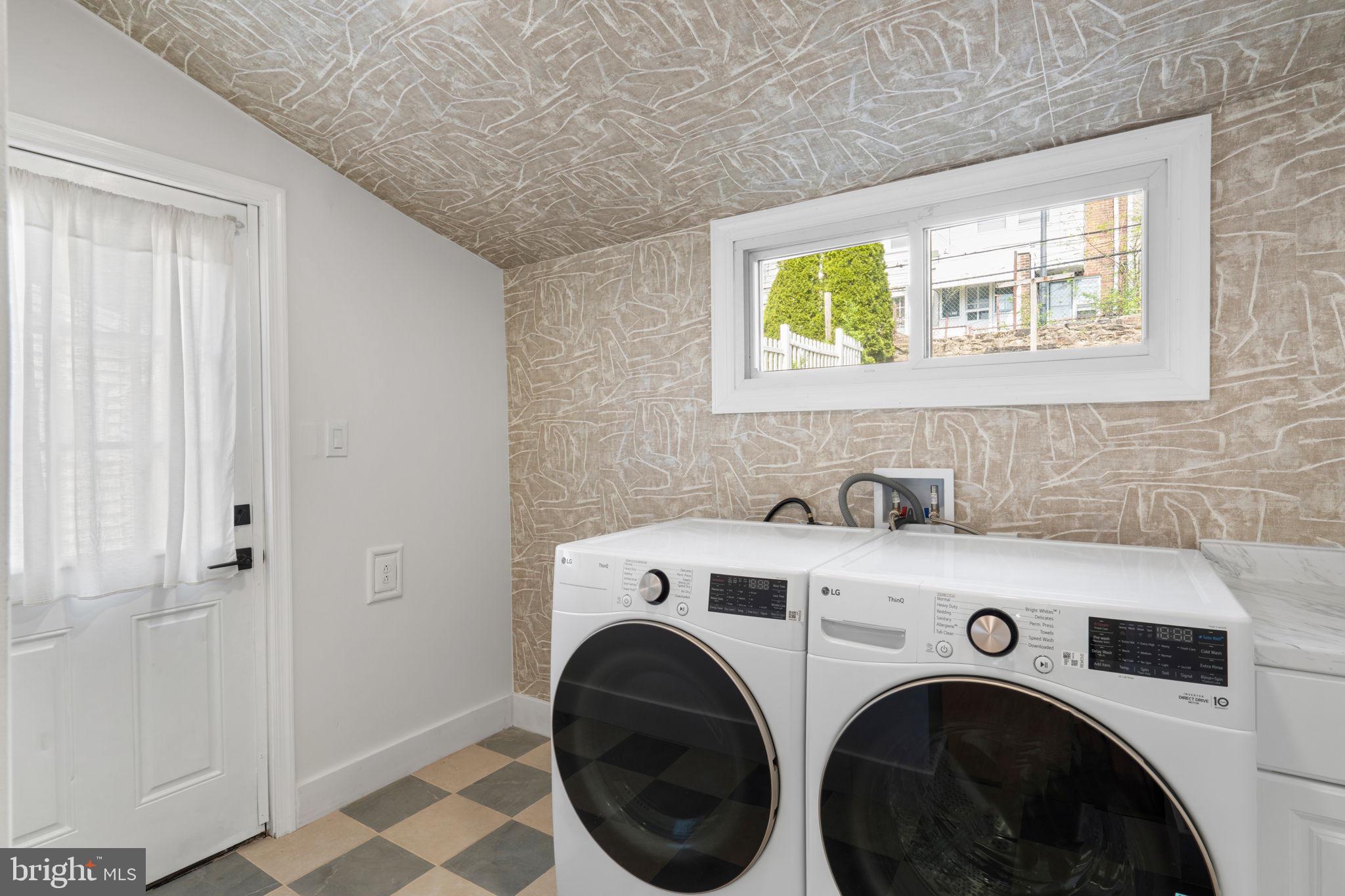 EAST FALLS - Residential