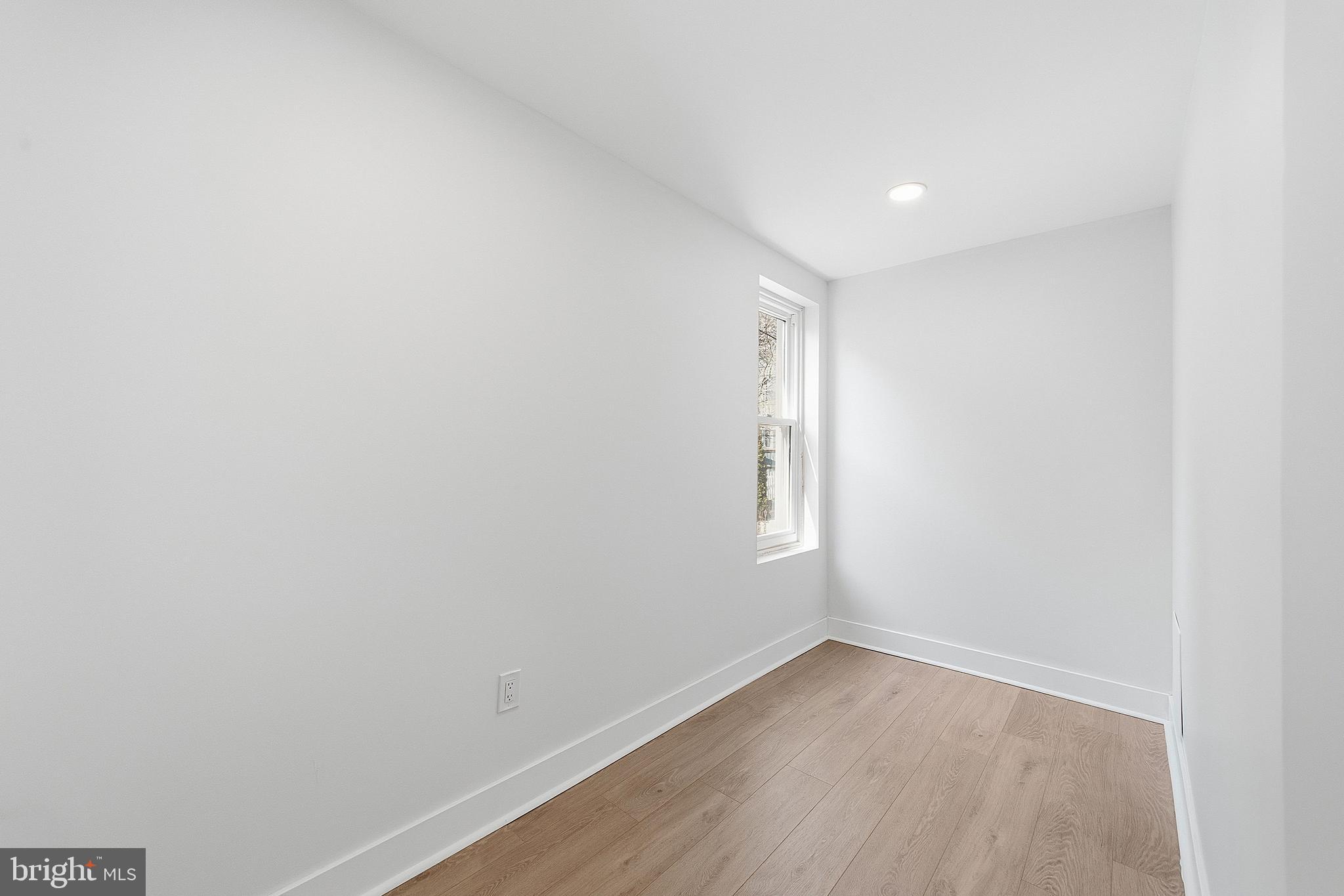 EAST FALLS - Residential