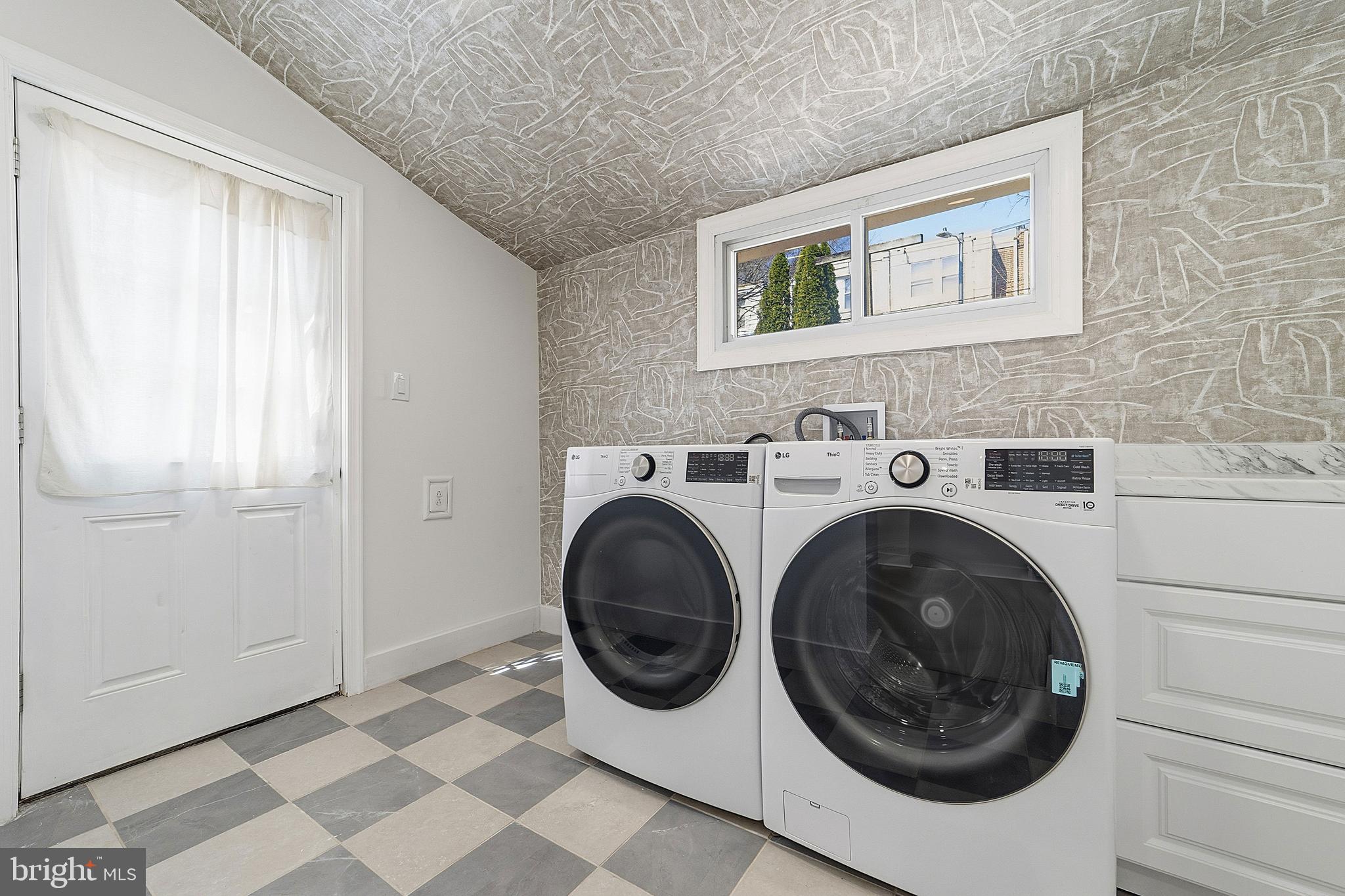 EAST FALLS - Residential