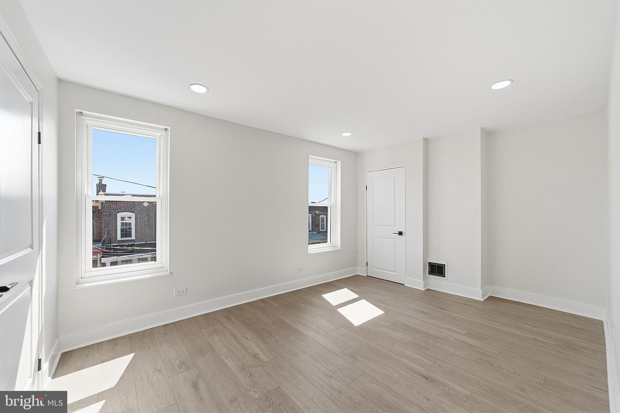 EAST FALLS - Residential