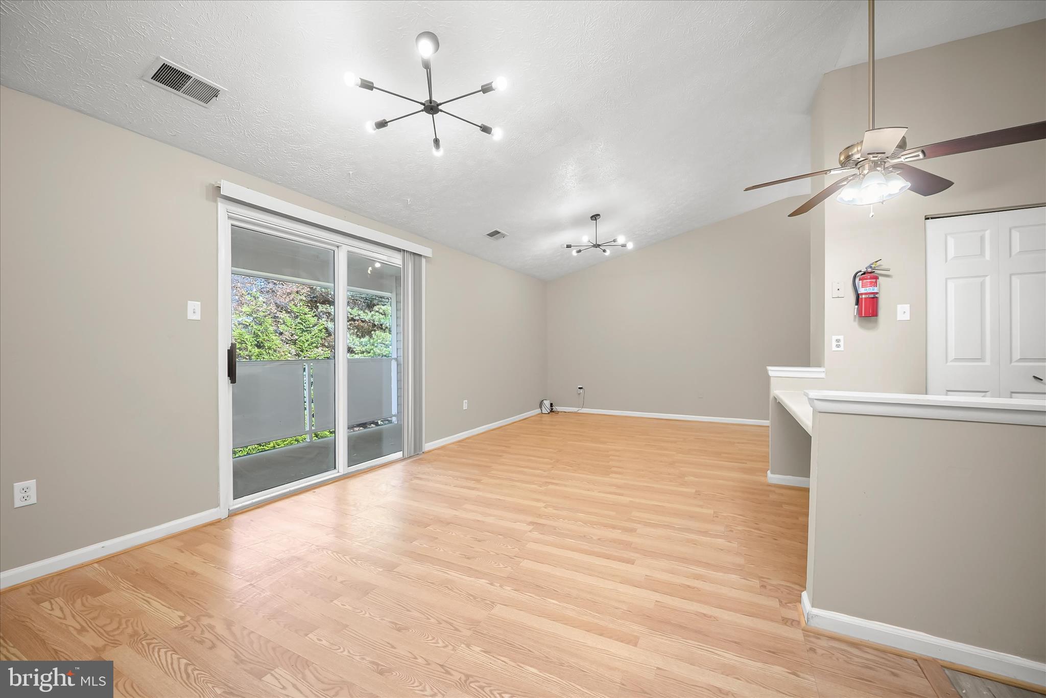 KNOLLS AT NORTH LAKE CONDOMINIUM - Residential