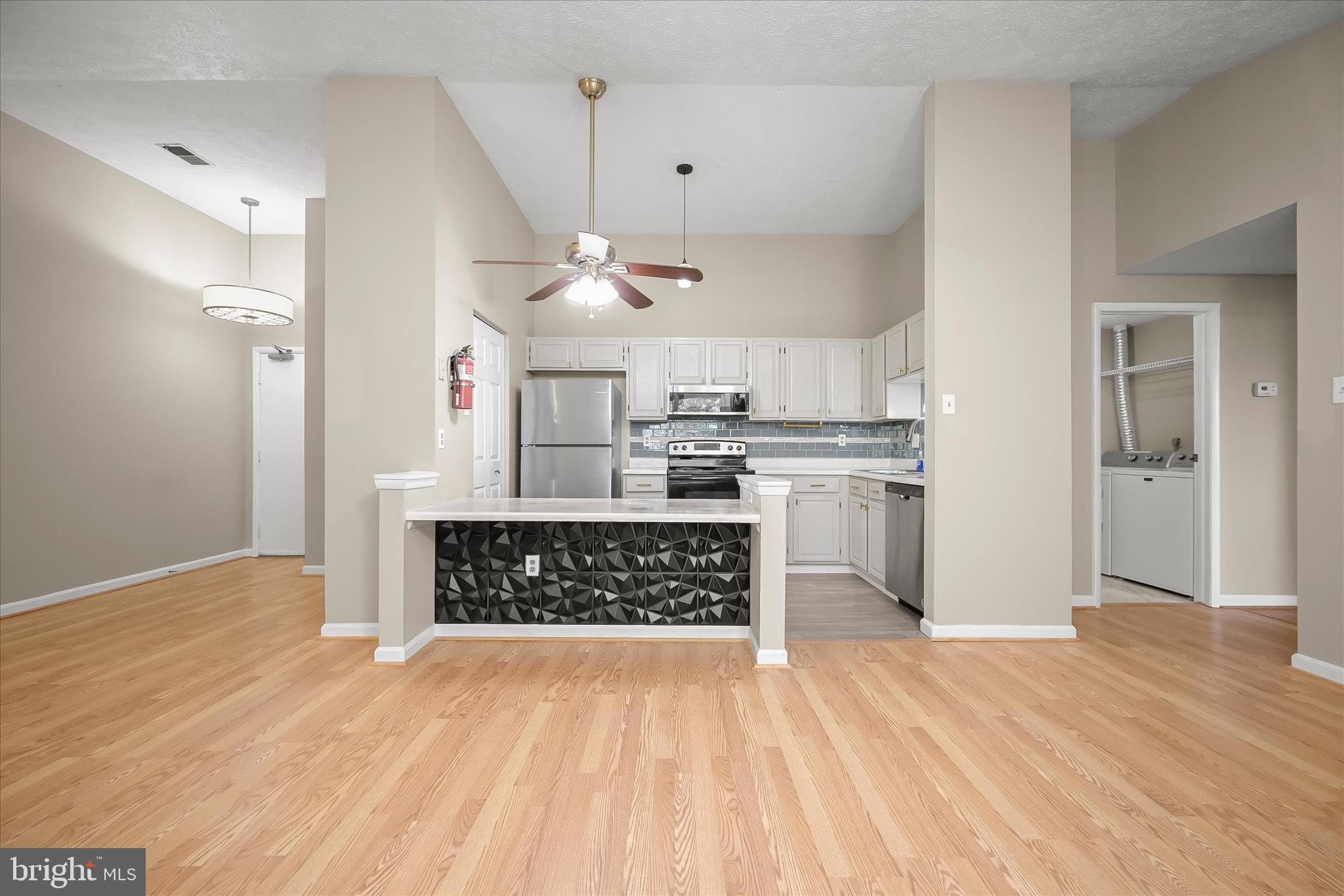 KNOLLS AT NORTH LAKE CONDOMINIUM - Residential