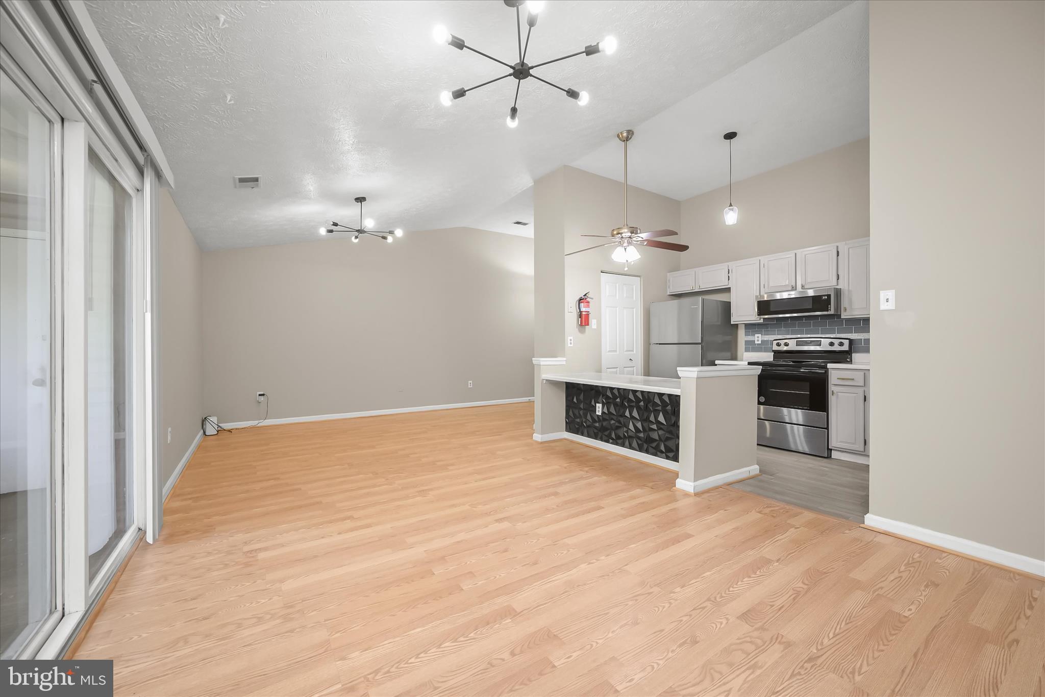 KNOLLS AT NORTH LAKE CONDOMINIUM - Residential