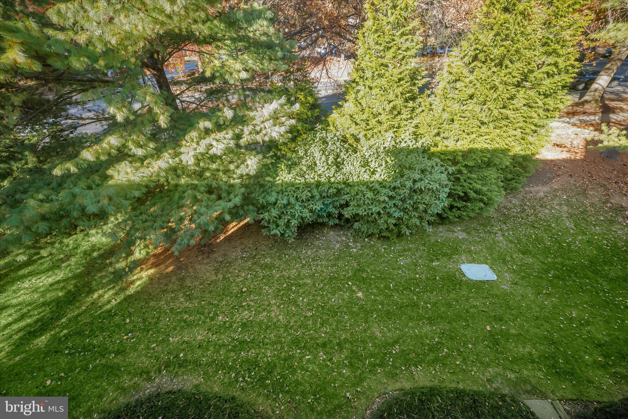 KNOLLS AT NORTH LAKE CONDOMINIUM - Residential