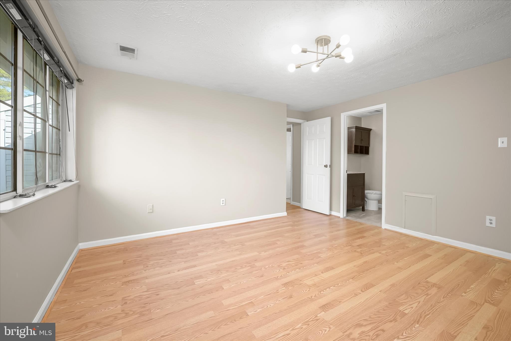 KNOLLS AT NORTH LAKE CONDOMINIUM - Residential