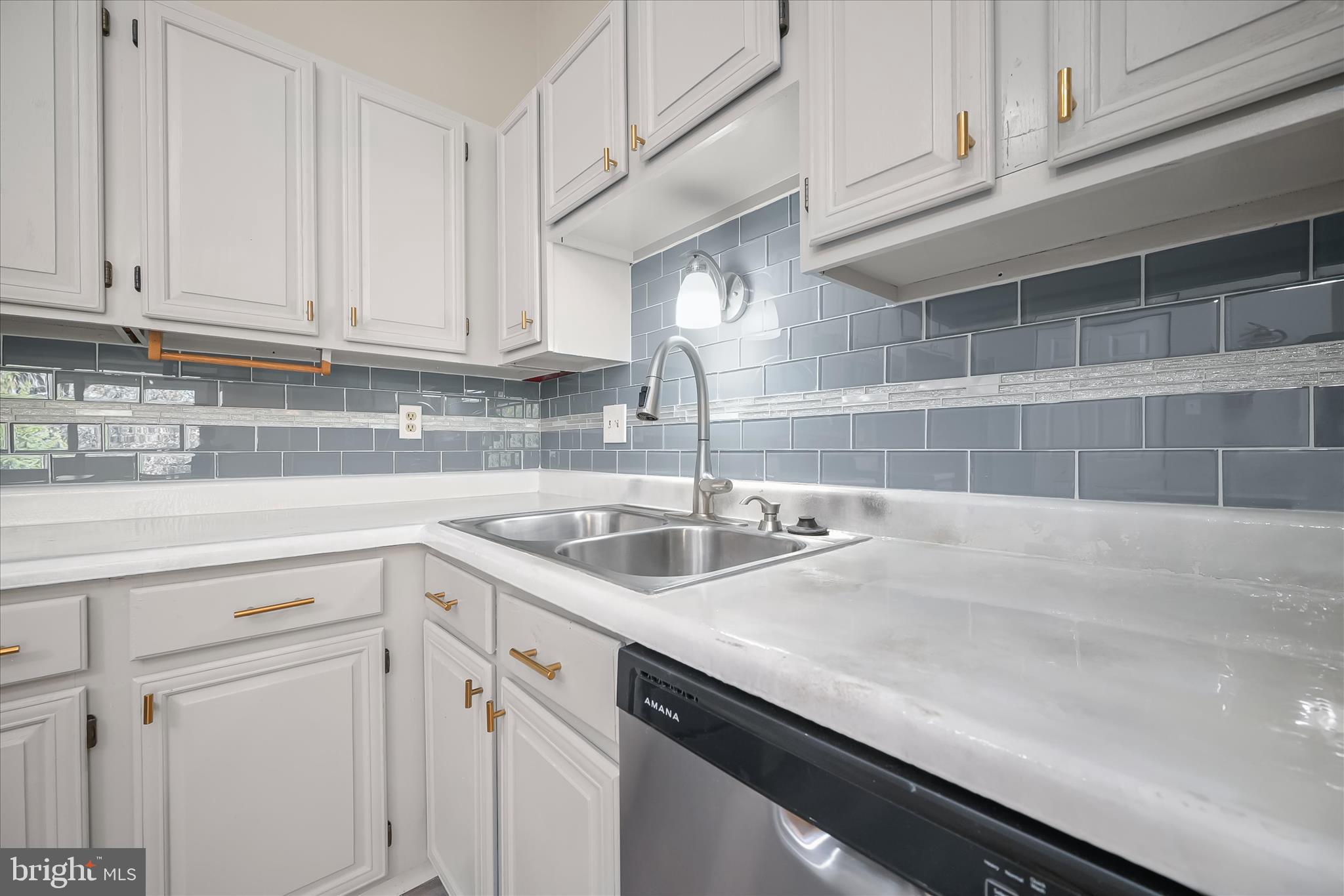 KNOLLS AT NORTH LAKE CONDOMINIUM - Residential