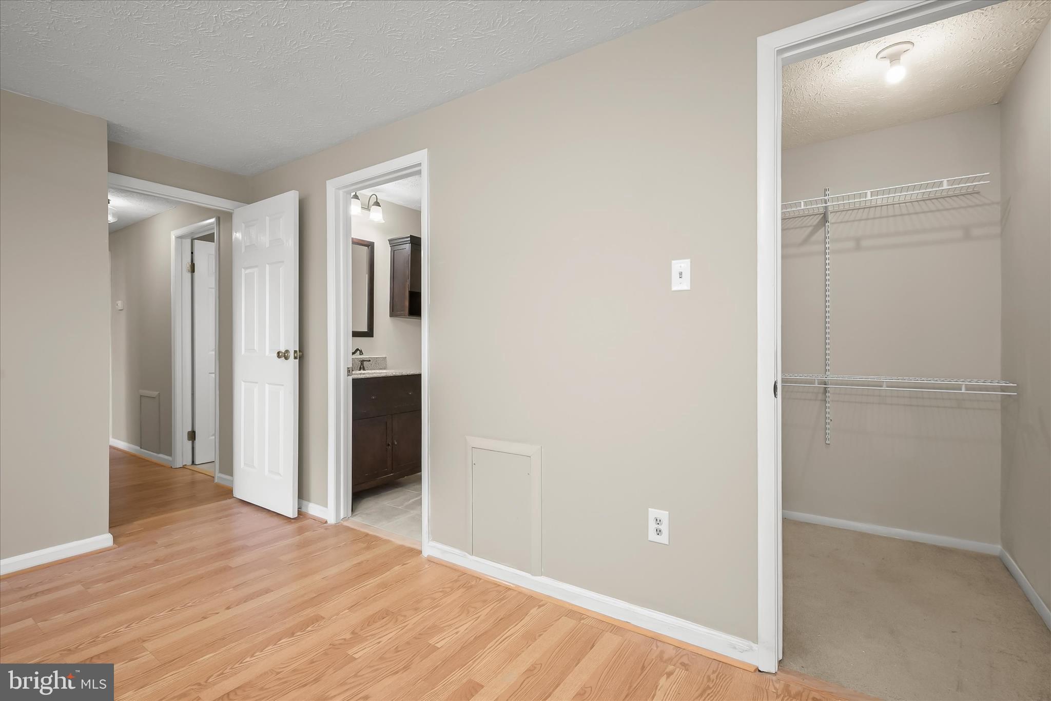 KNOLLS AT NORTH LAKE CONDOMINIUM - Residential