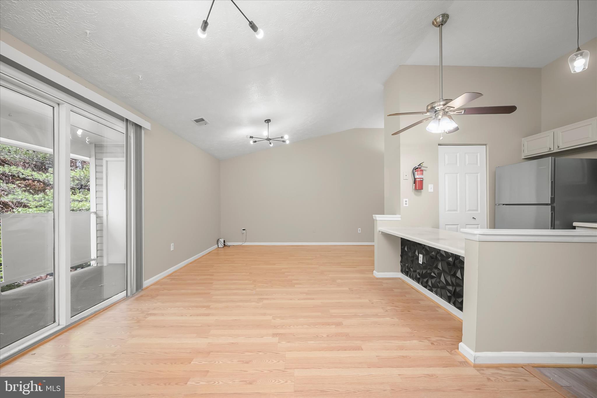 KNOLLS AT NORTH LAKE CONDOMINIUM - Residential