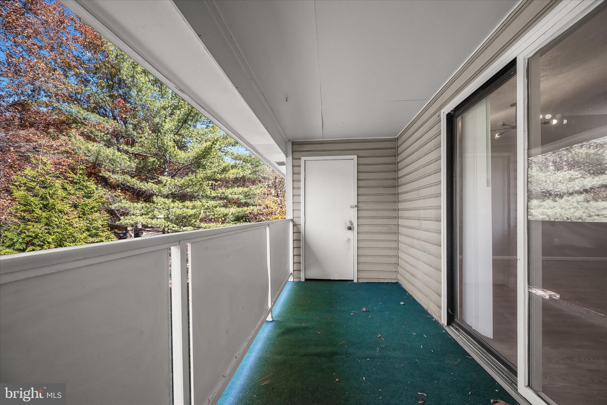 KNOLLS AT NORTH LAKE CONDOMINIUM - Residential