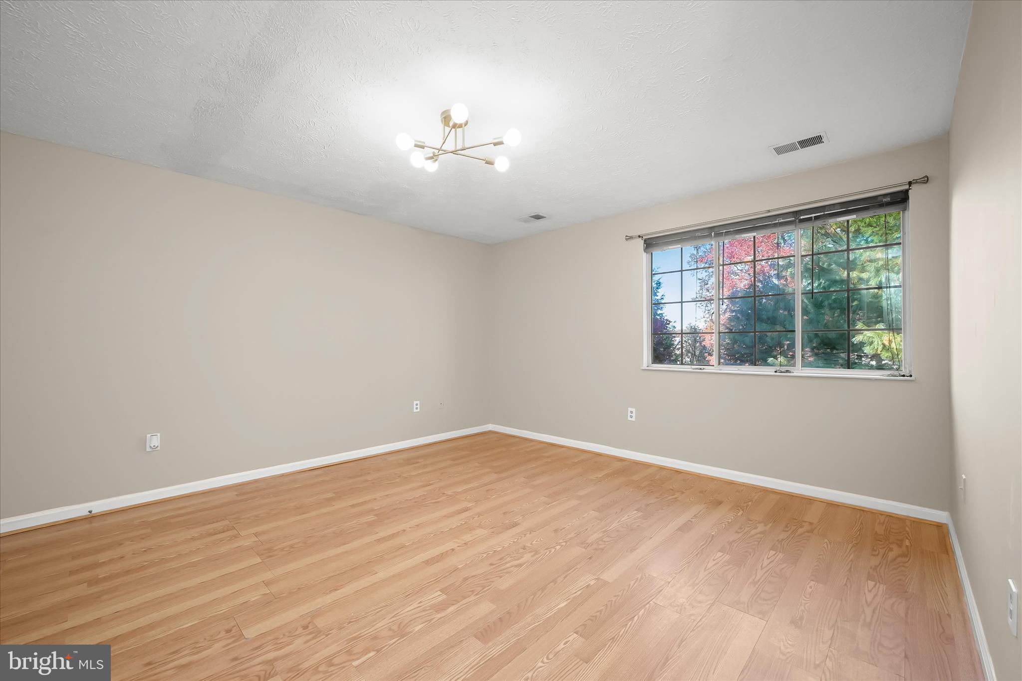 KNOLLS AT NORTH LAKE CONDOMINIUM - Residential