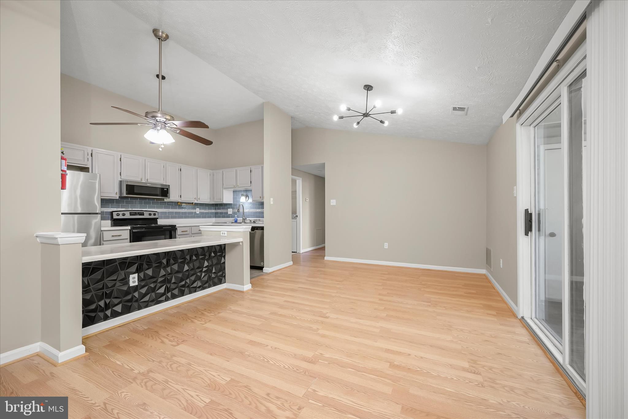 KNOLLS AT NORTH LAKE CONDOMINIUM - Residential