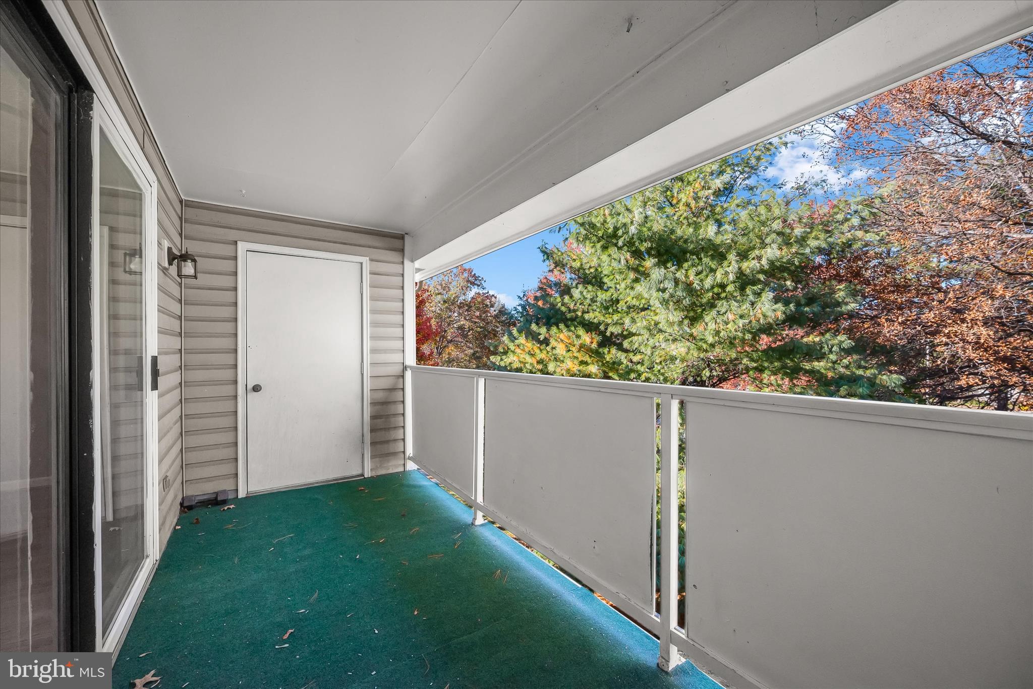 KNOLLS AT NORTH LAKE CONDOMINIUM - Residential