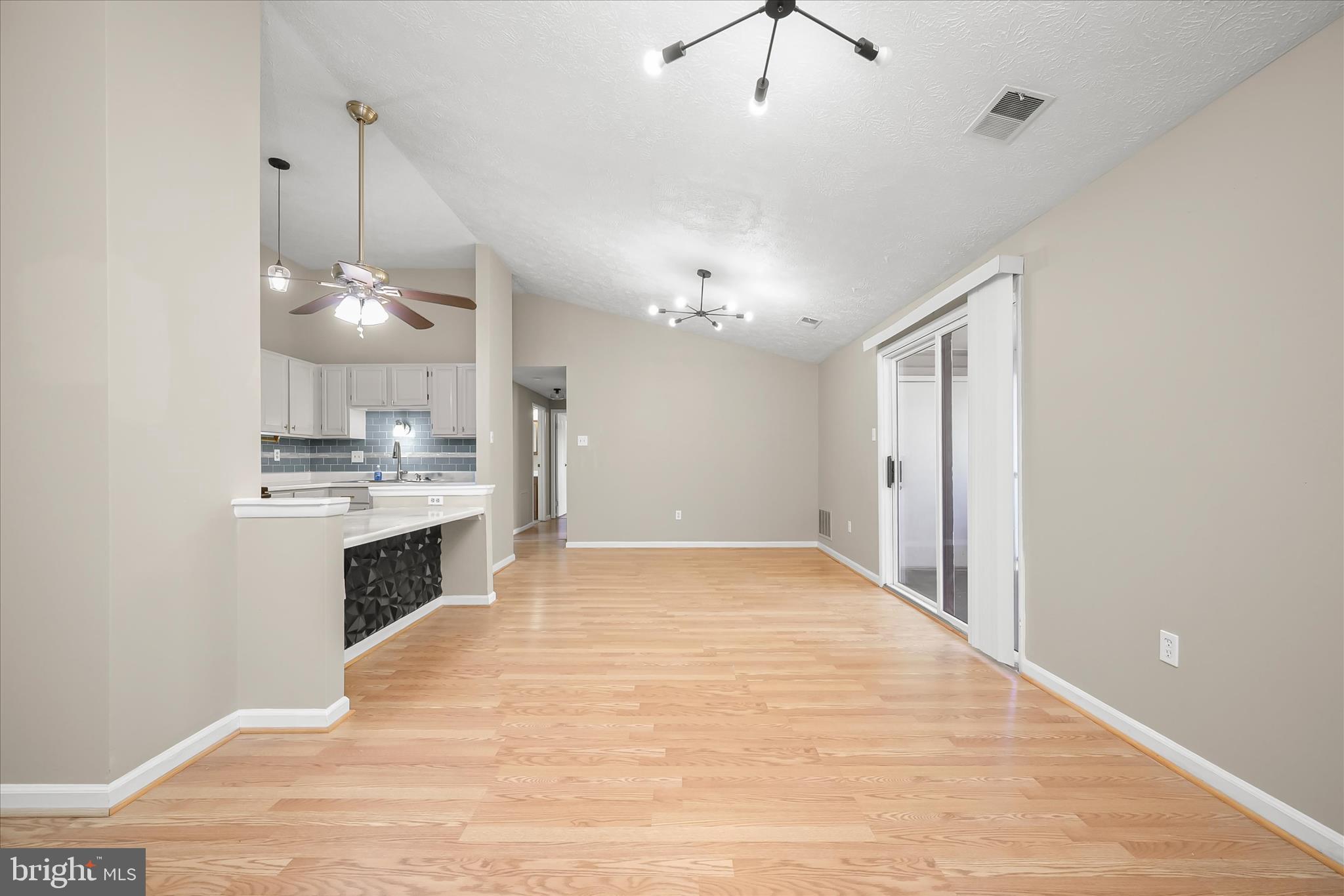 KNOLLS AT NORTH LAKE CONDOMINIUM - Residential