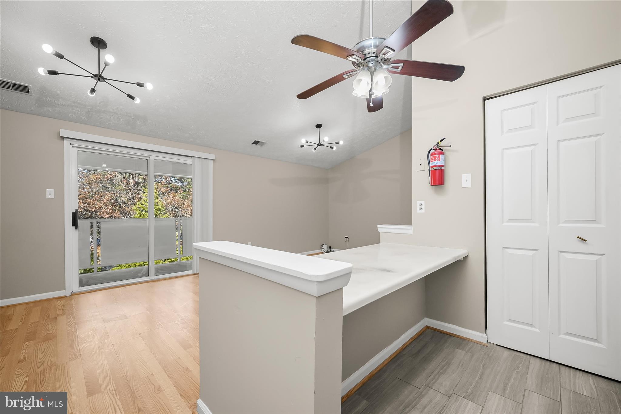 KNOLLS AT NORTH LAKE CONDOMINIUM - Residential