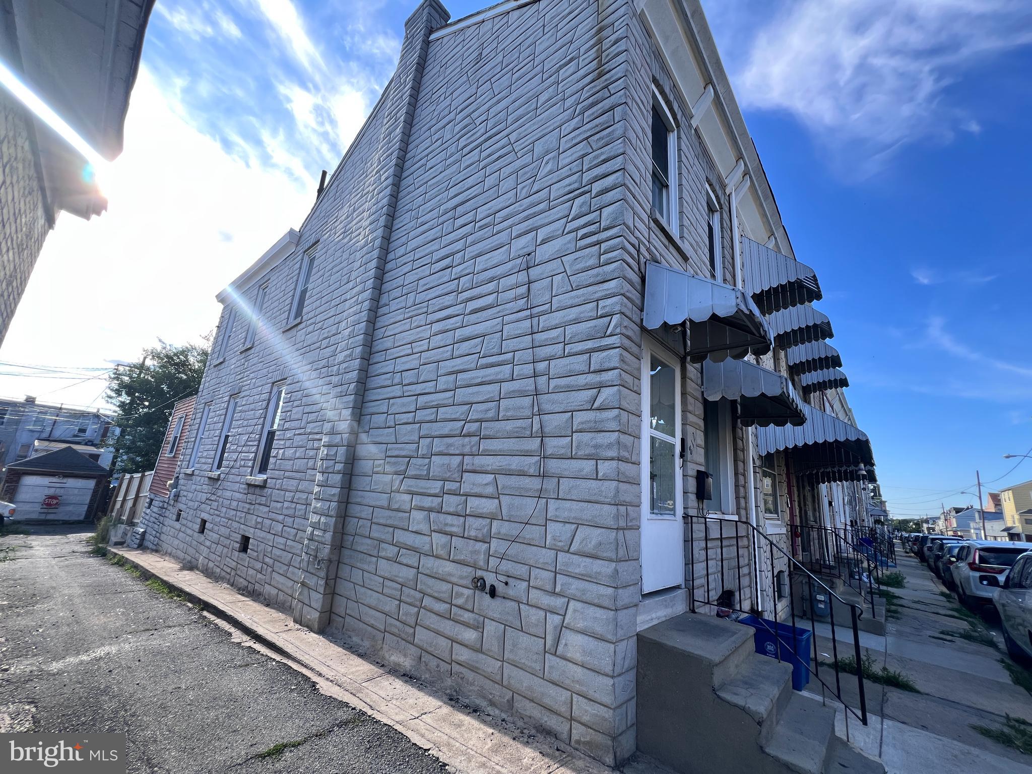 812 LOCUST STREET