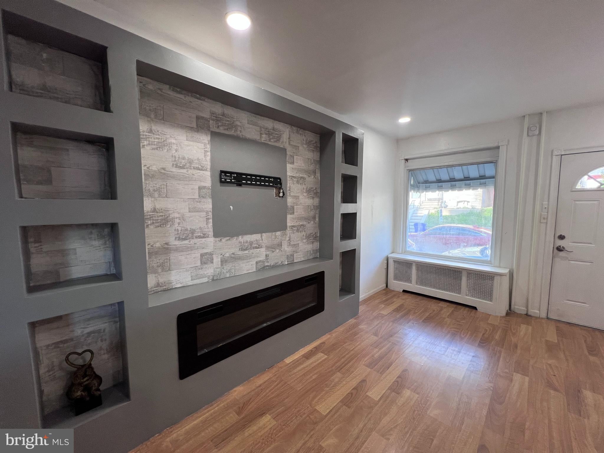 812 LOCUST STREET