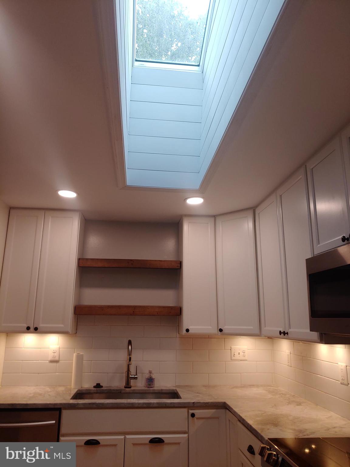 CARROLLTON MANOR - Residential Lease