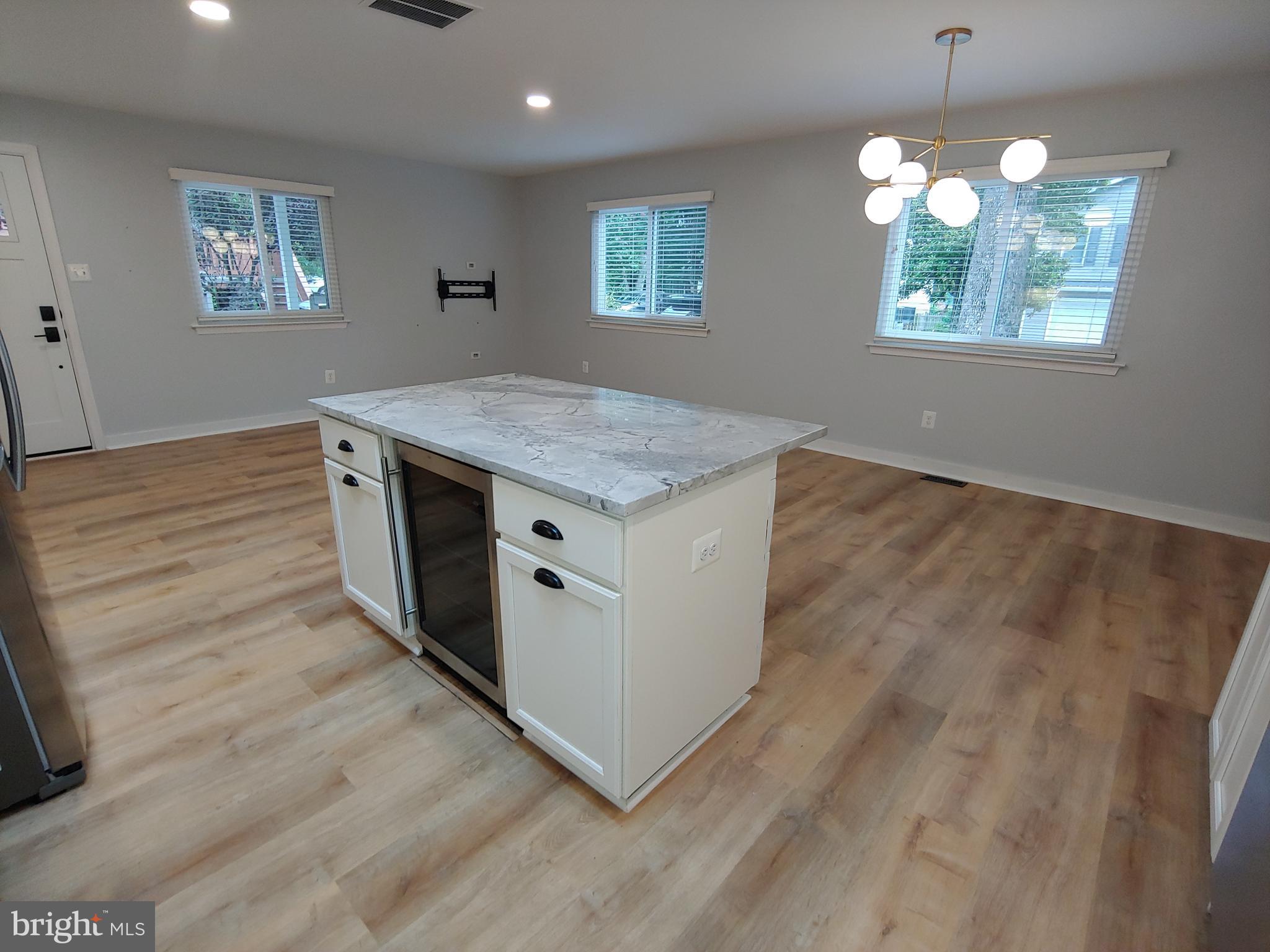 CARROLLTON MANOR - Residential Lease