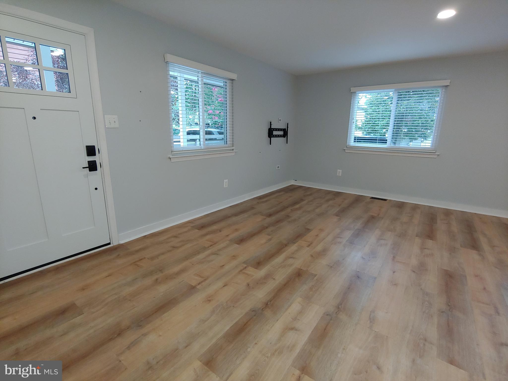 CARROLLTON MANOR - Residential Lease