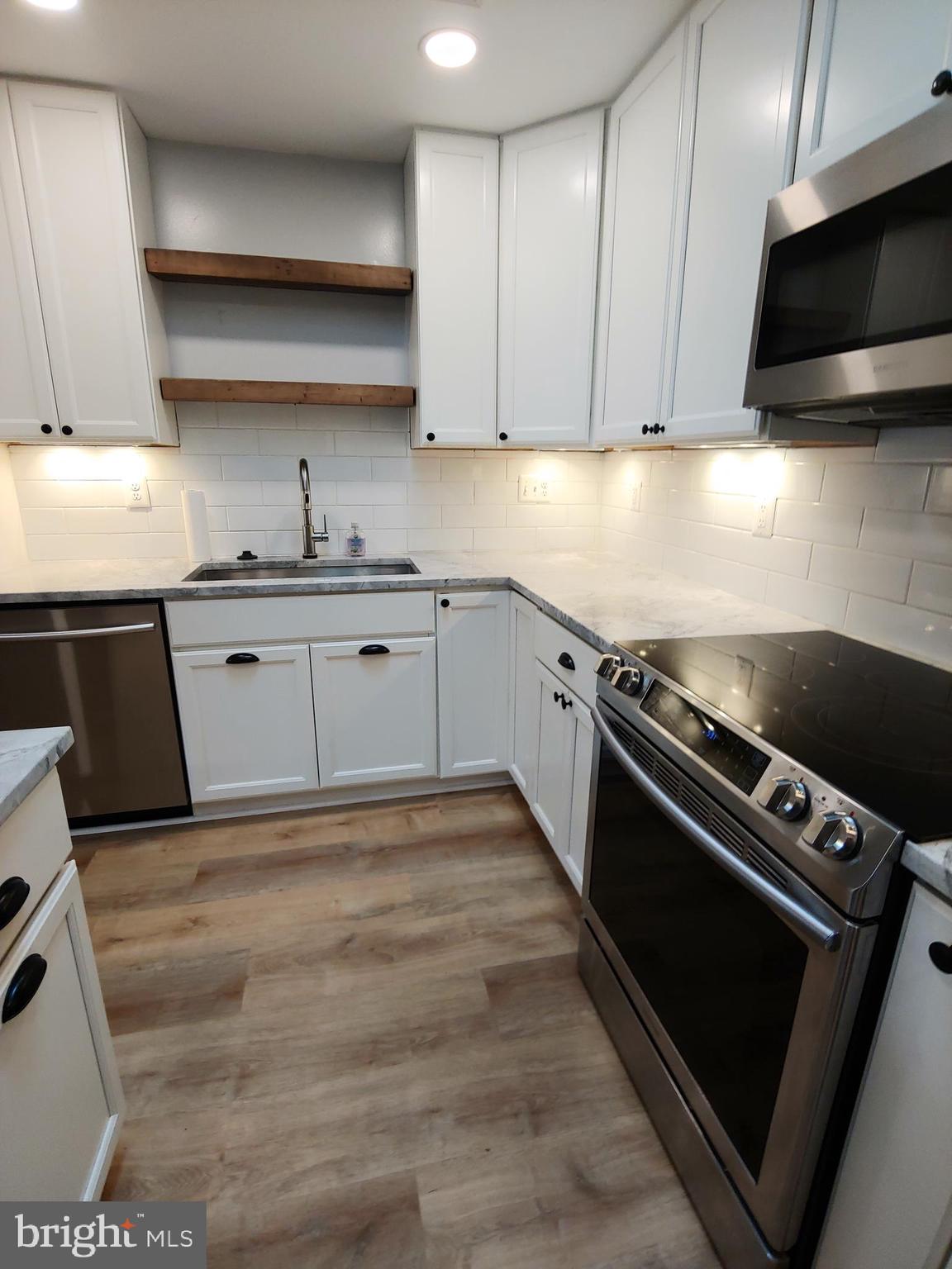 CARROLLTON MANOR - Residential Lease