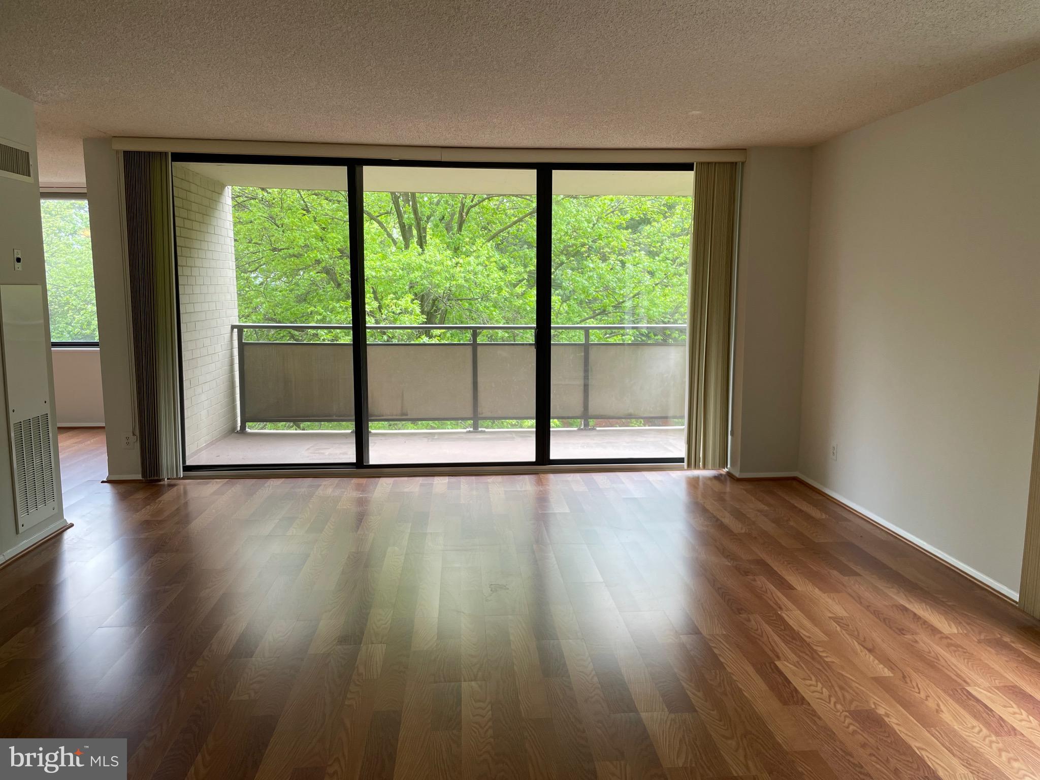 5225 POOKS HILL 228S