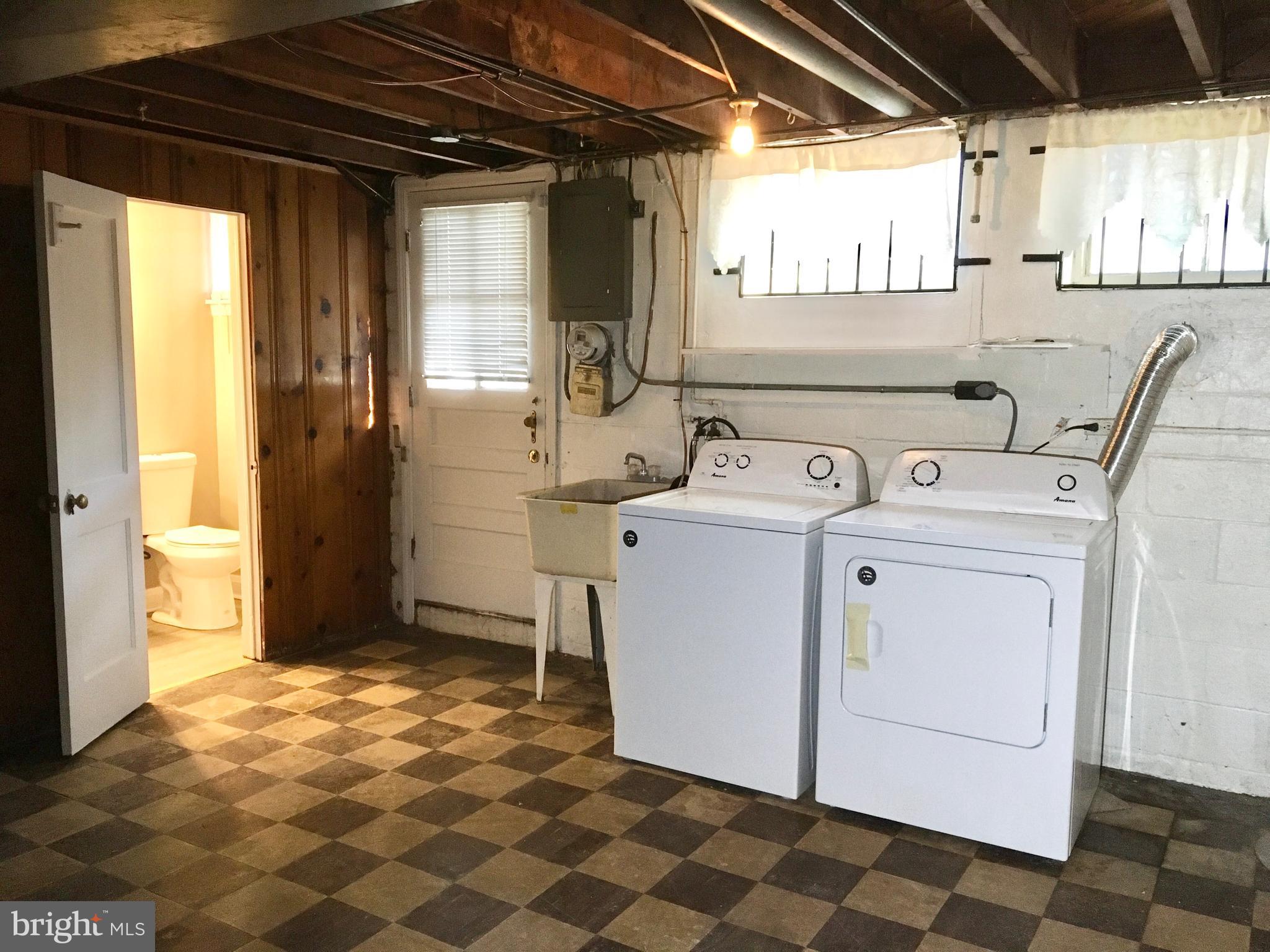 PERRING LOCH - Residential Lease