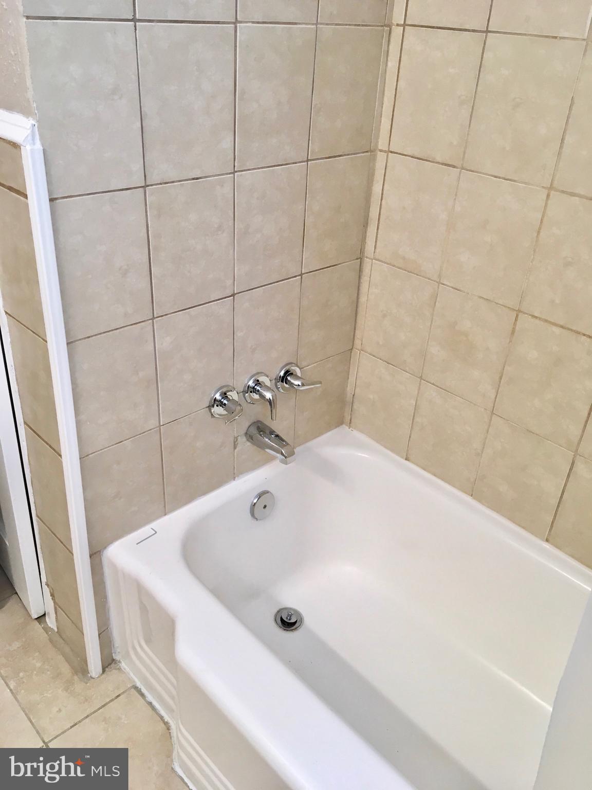 PERRING LOCH - Residential Lease
