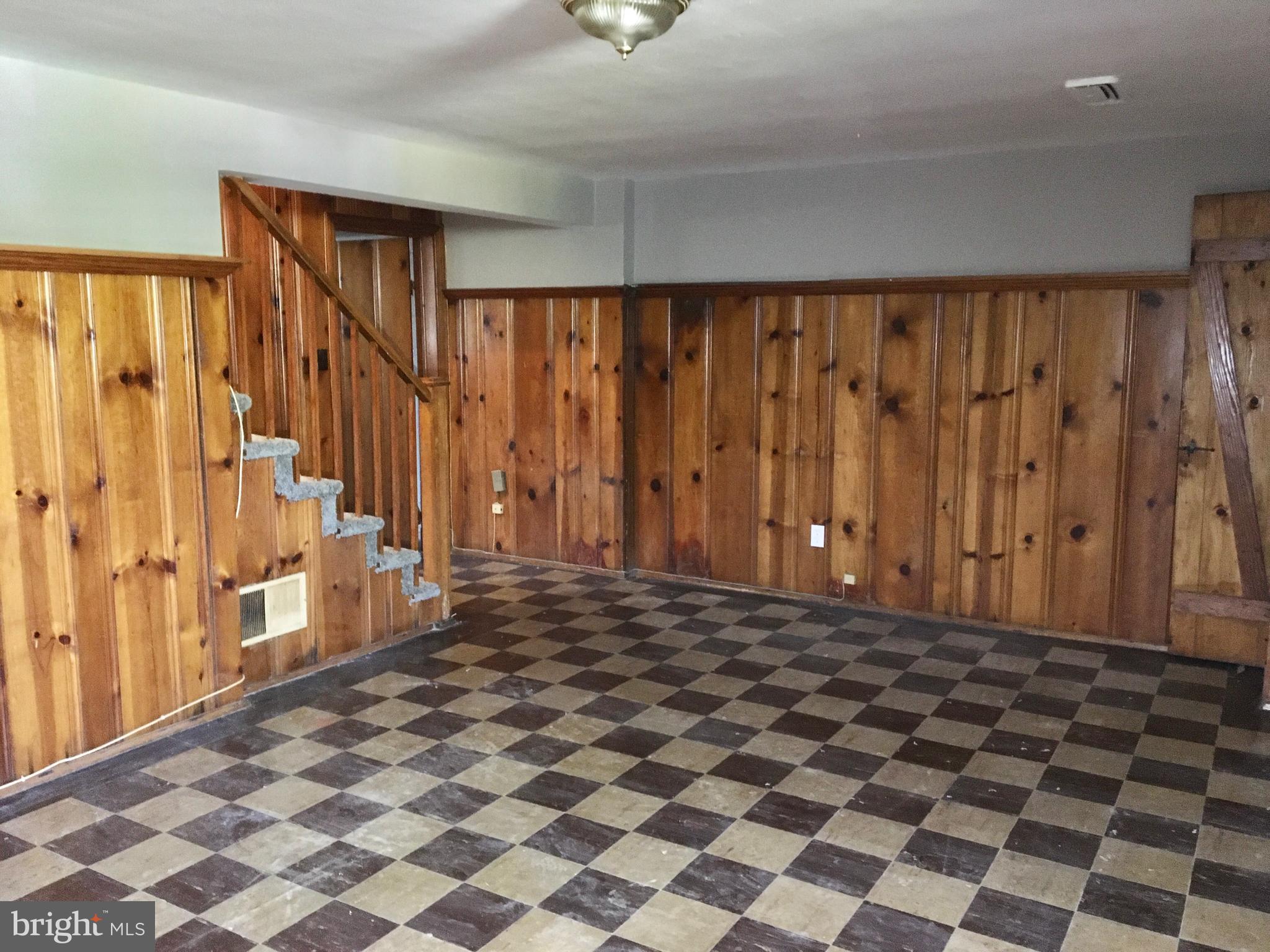 PERRING LOCH - Residential Lease