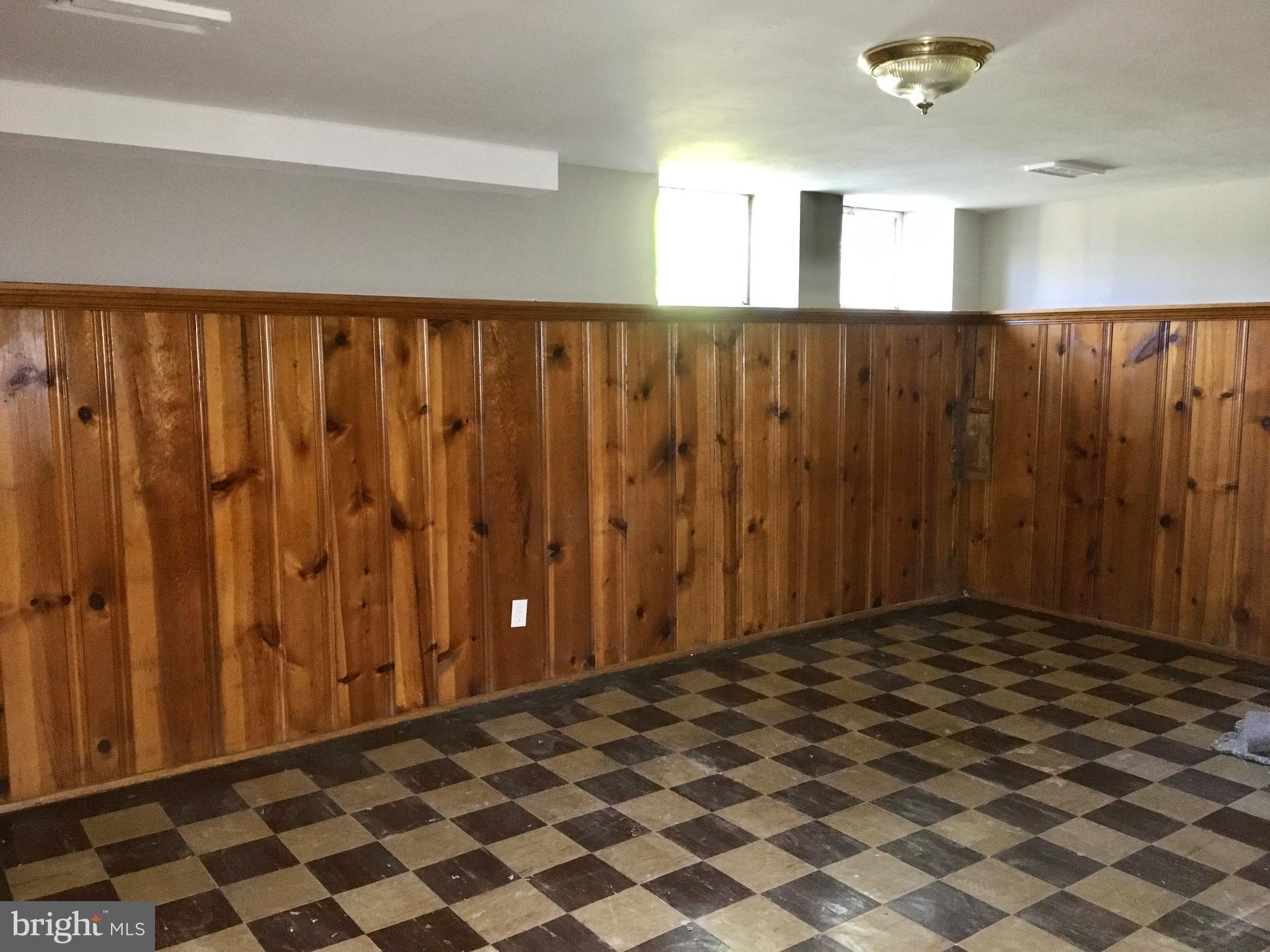 PERRING LOCH - Residential Lease