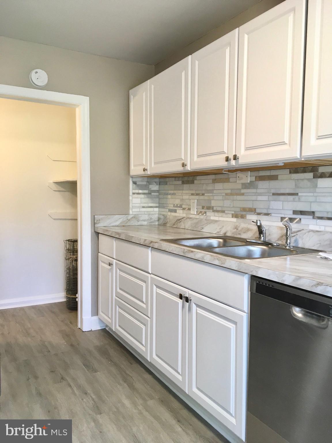 PERRING LOCH - Residential Lease