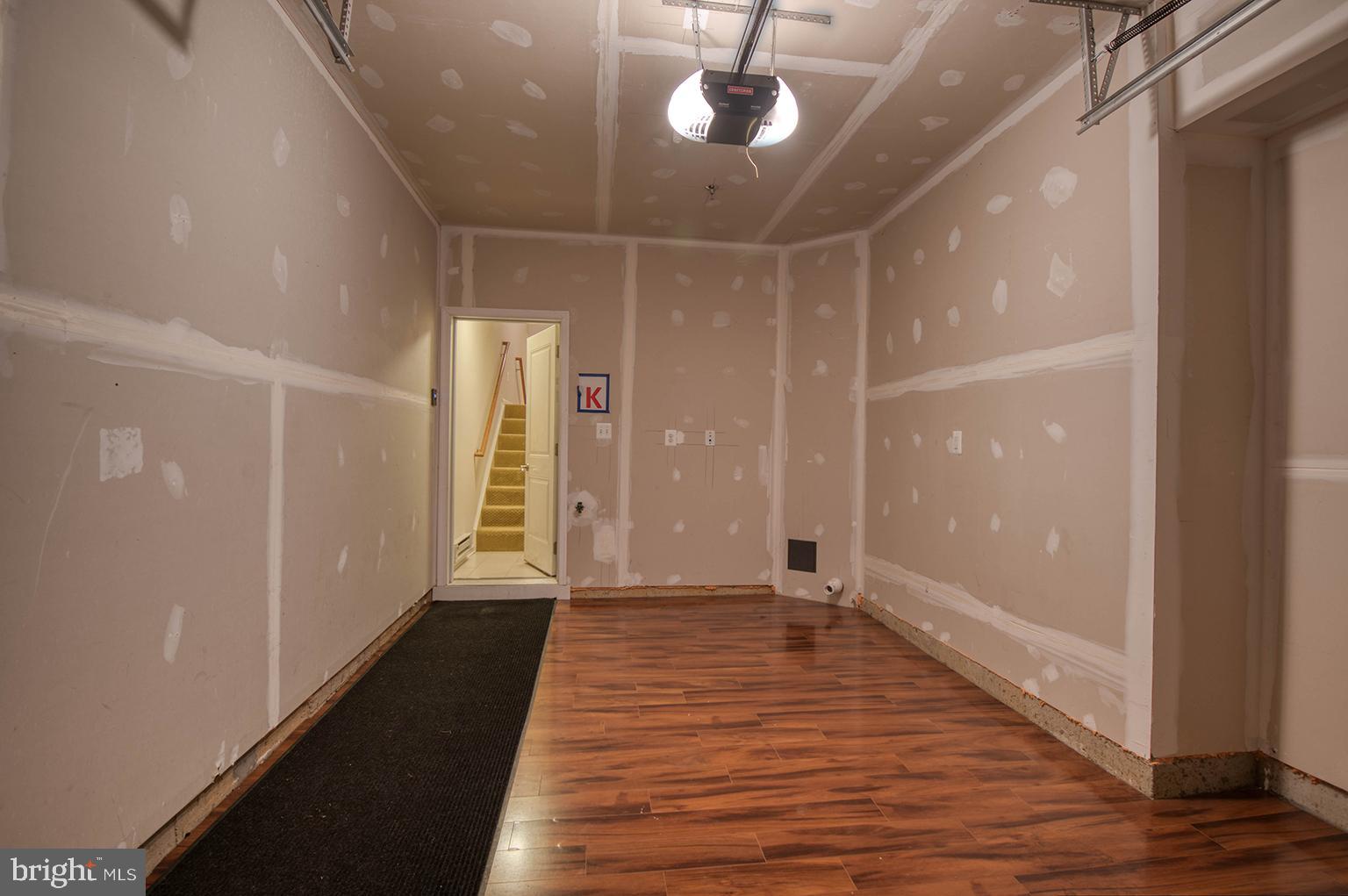 MARKET SQUARE - Residential Lease