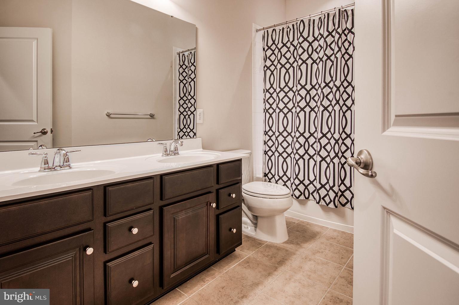 MARKET SQUARE - Residential Lease