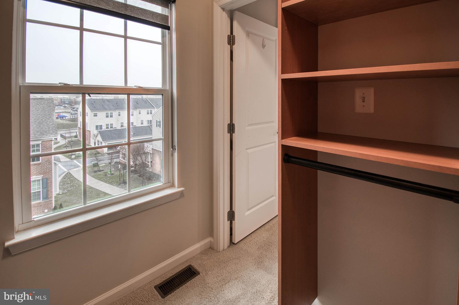 MARKET SQUARE - Residential Lease