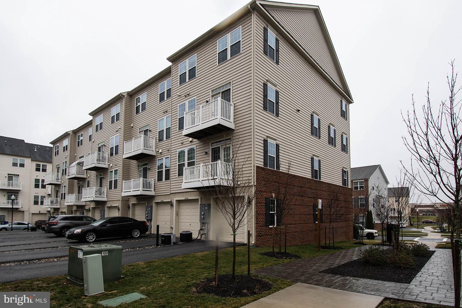 MARKET SQUARE - Residential Lease