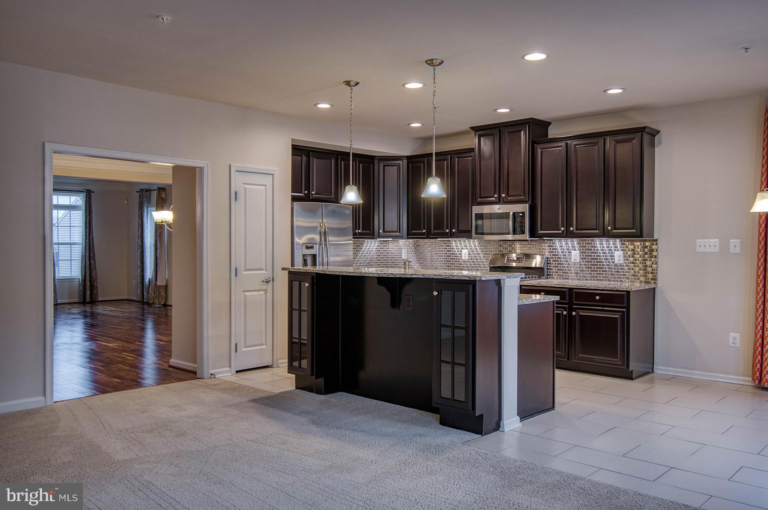 MARKET SQUARE - Residential Lease