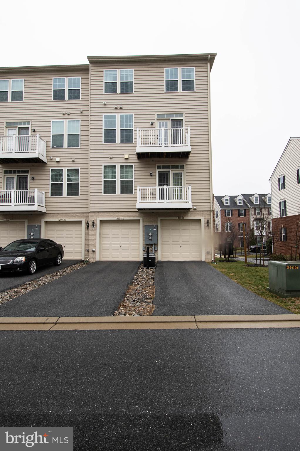 MARKET SQUARE - Residential Lease