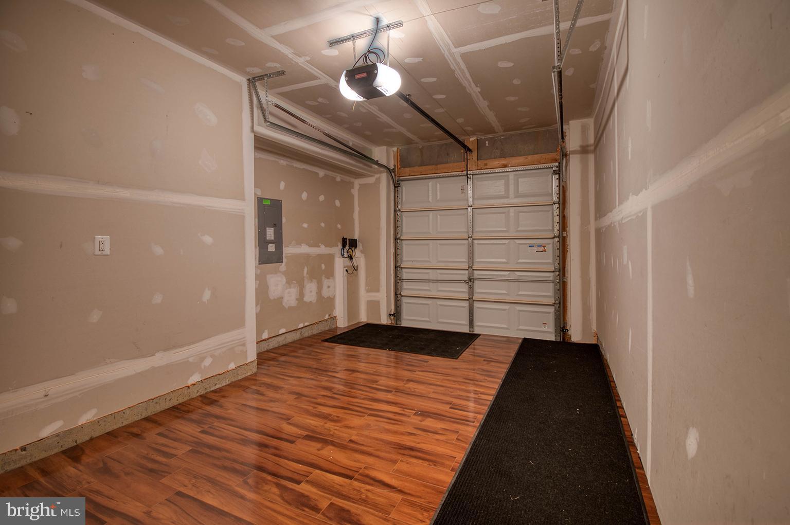 MARKET SQUARE - Residential Lease