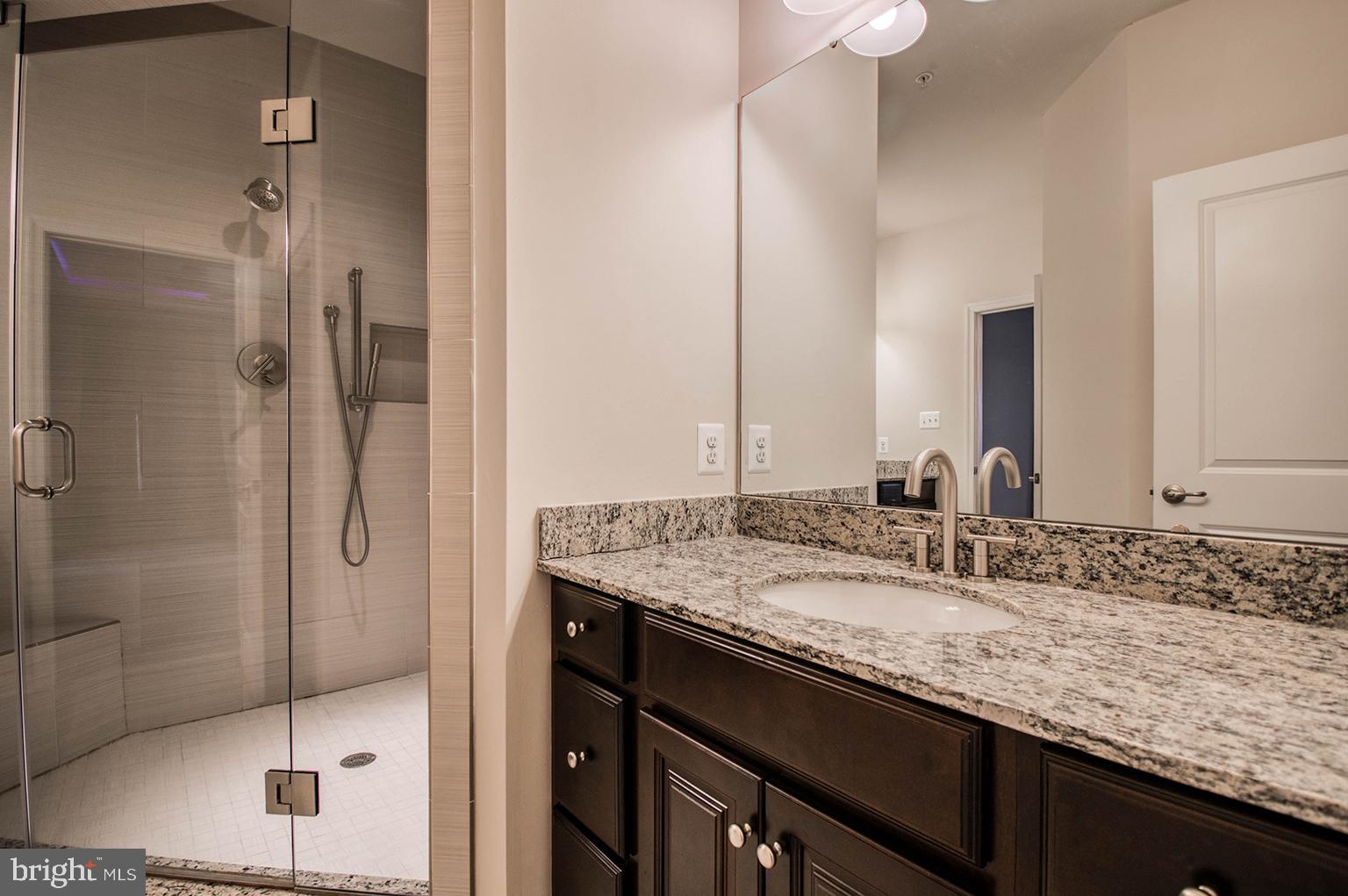 MARKET SQUARE - Residential Lease