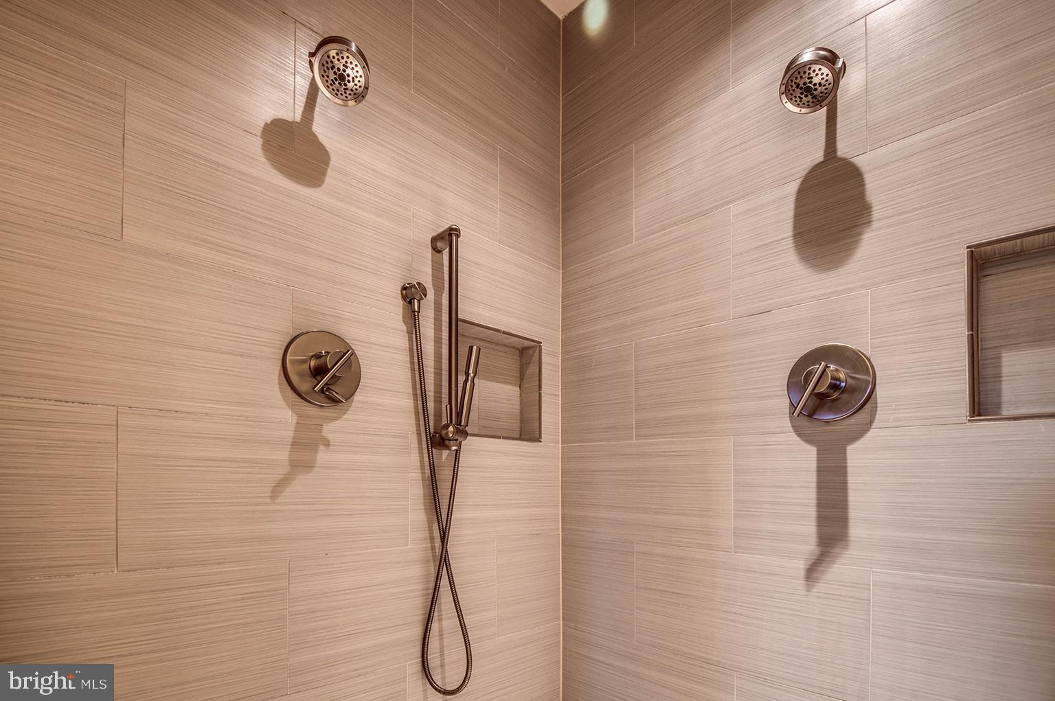 MARKET SQUARE - Residential Lease