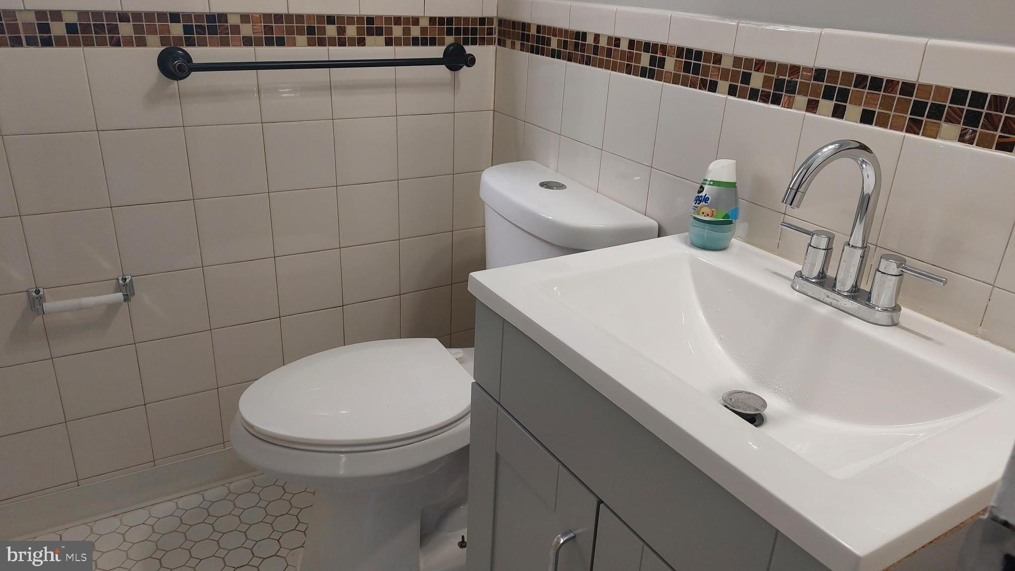 OXON RUN HILLS - Residential Lease