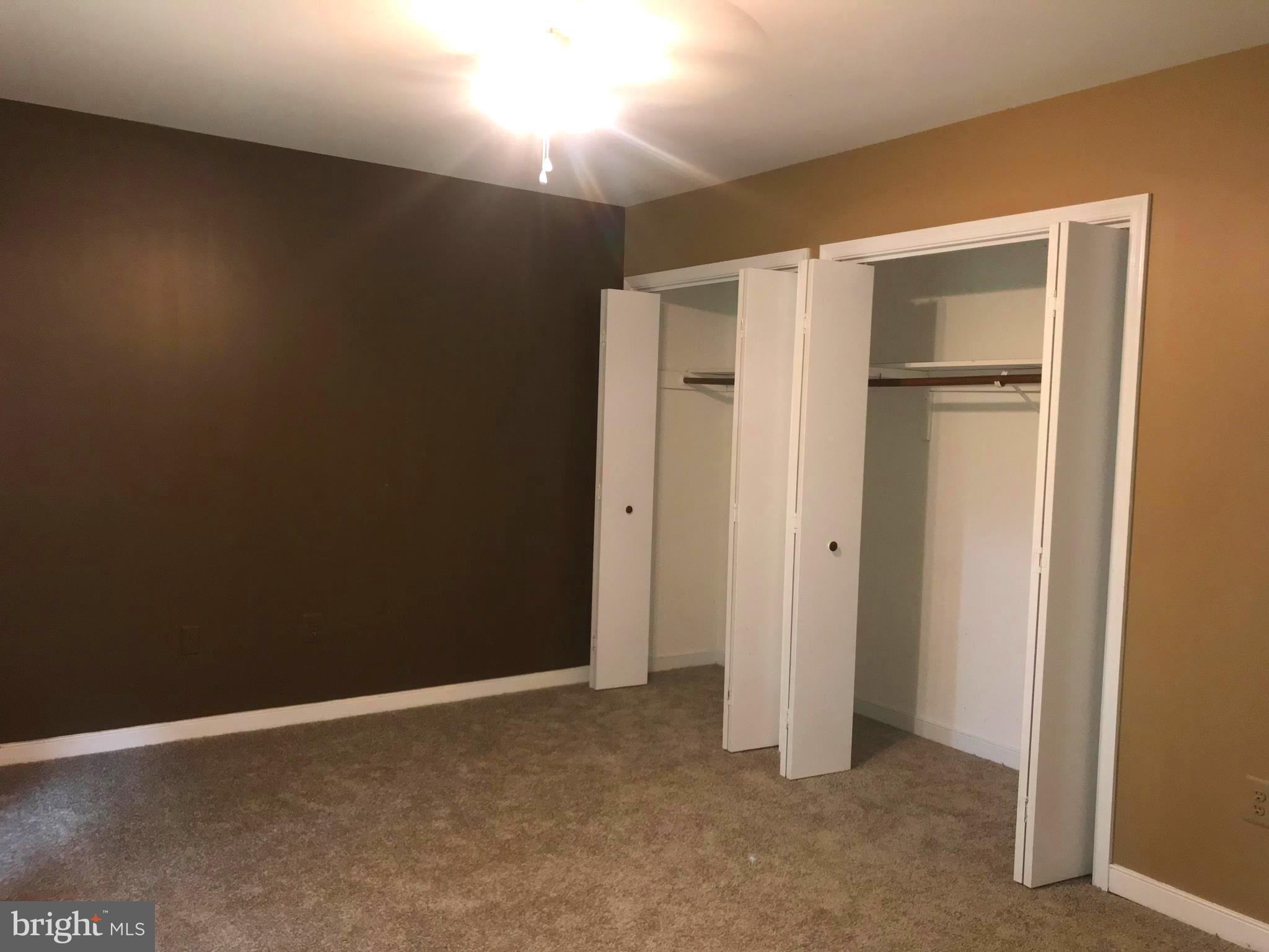 LAKE LAND - Residential Lease