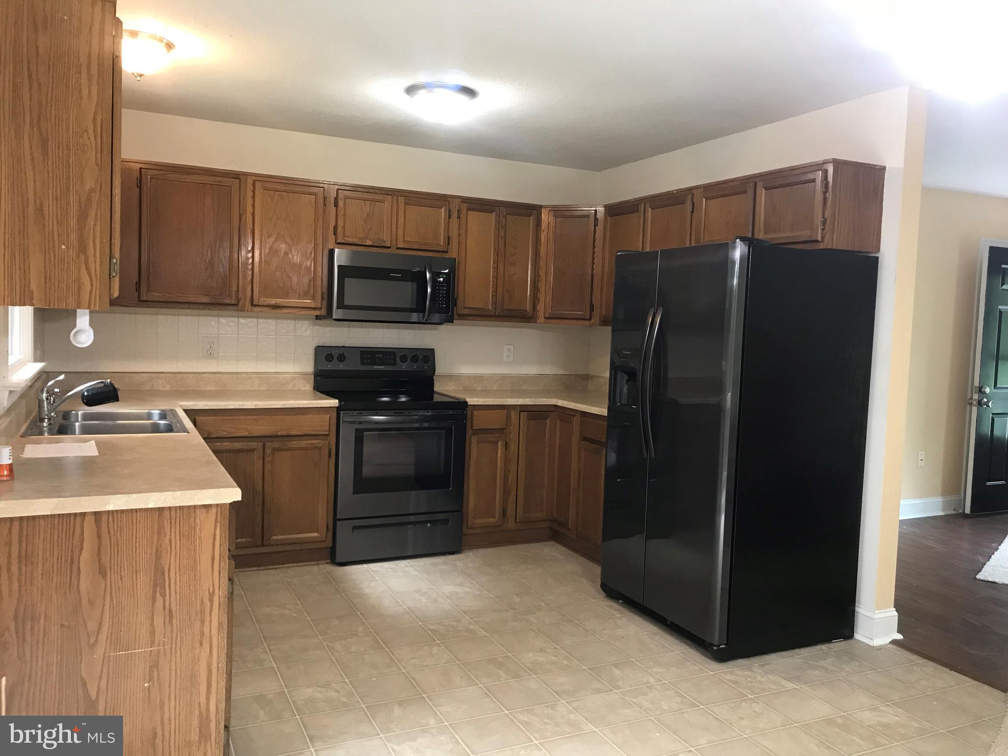 LAKE LAND - Residential Lease