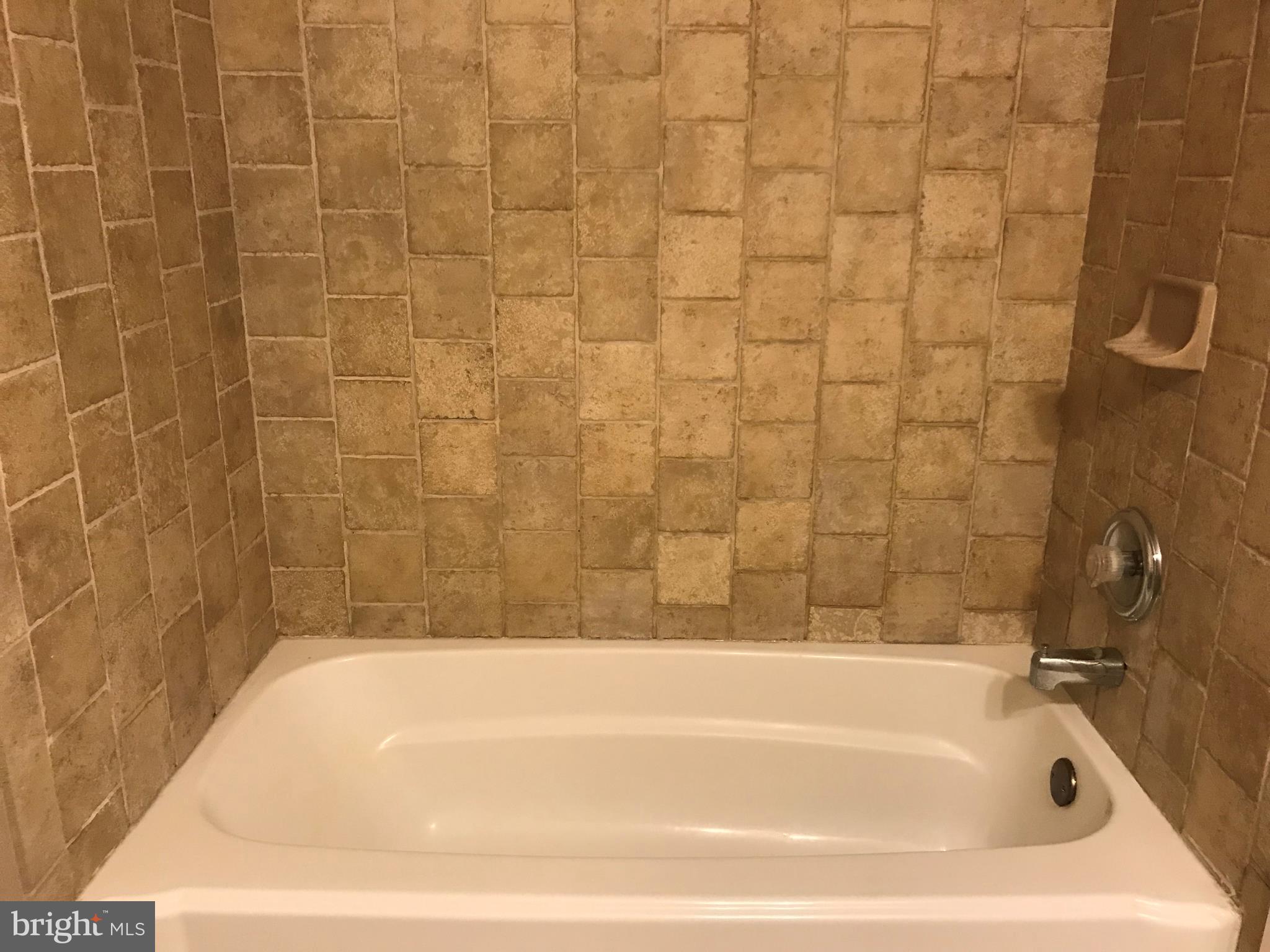 LAKE LAND - Residential Lease