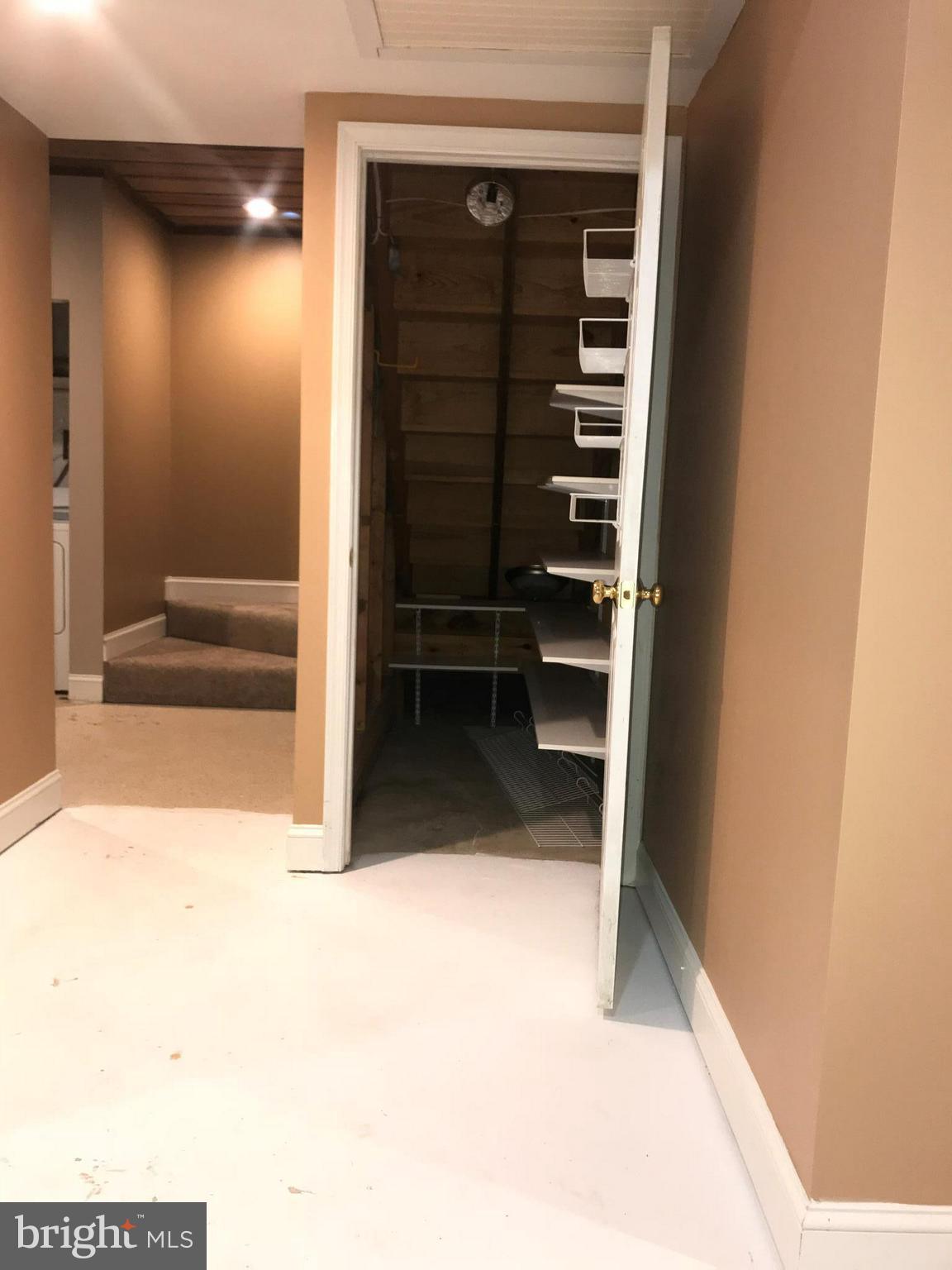 LAKE LAND - Residential Lease