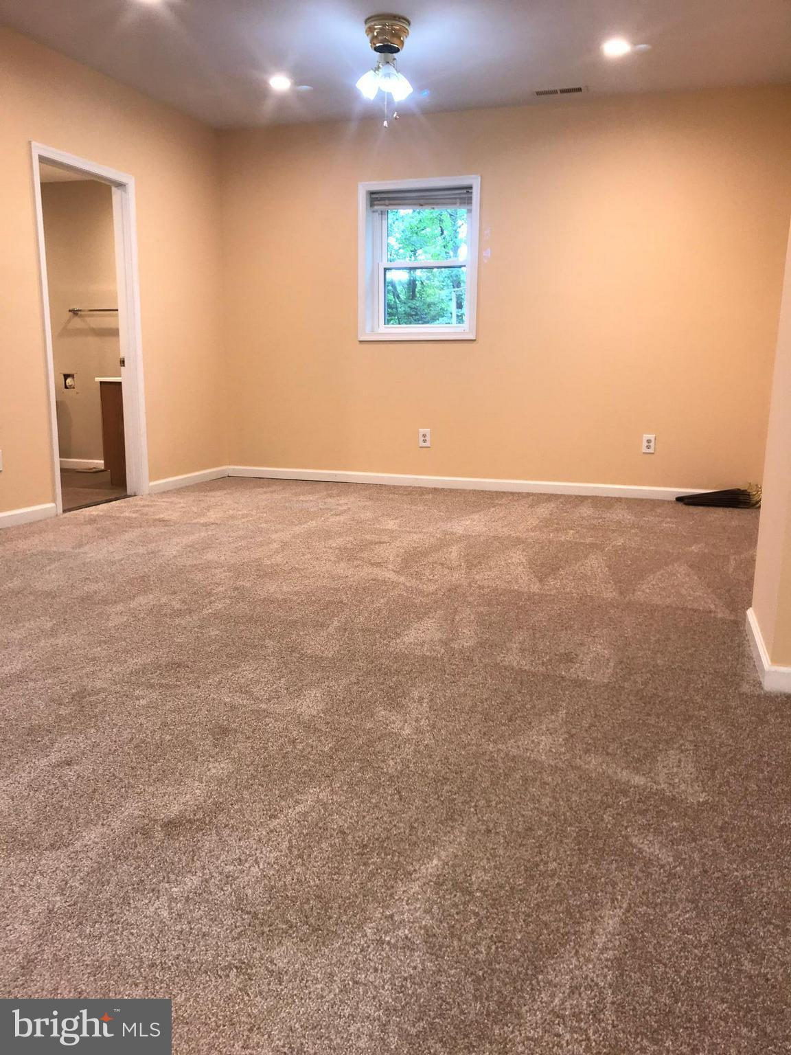 LAKE LAND - Residential Lease