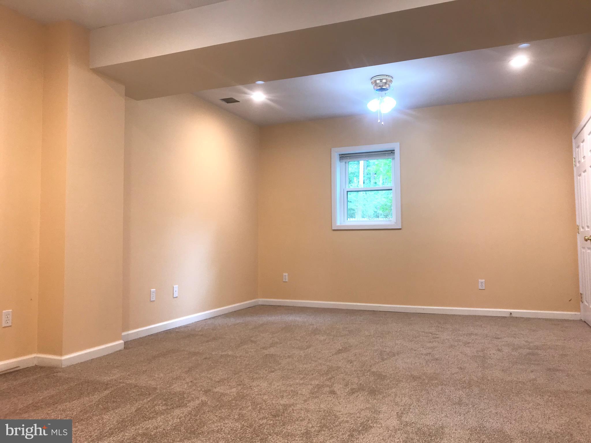 LAKE LAND - Residential Lease