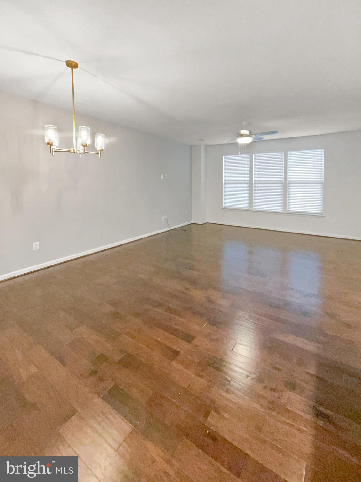 LOUDOUN CROSSING CONDOMINIUM - Residential