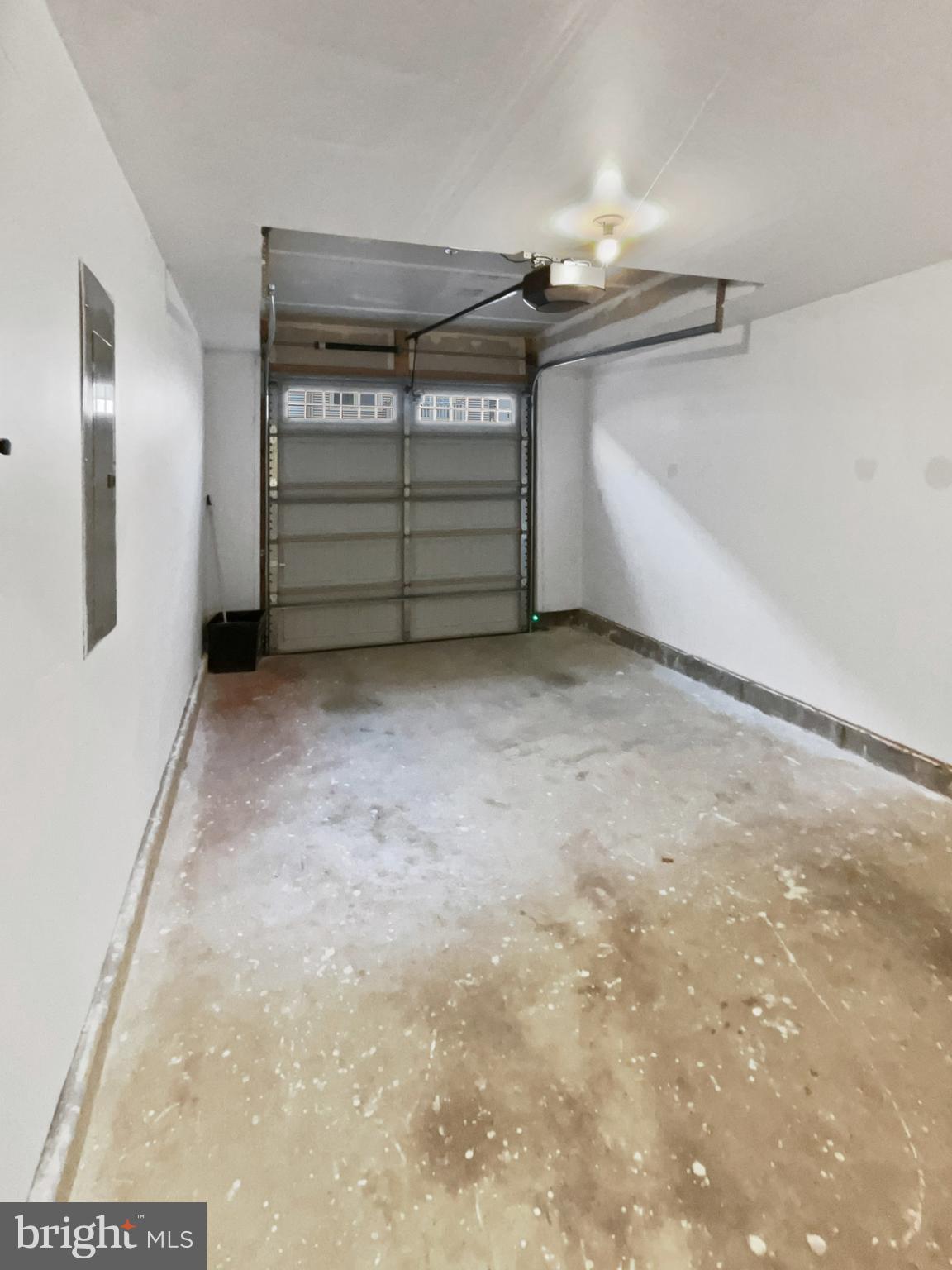 LOUDOUN CROSSING CONDOMINIUM - Residential