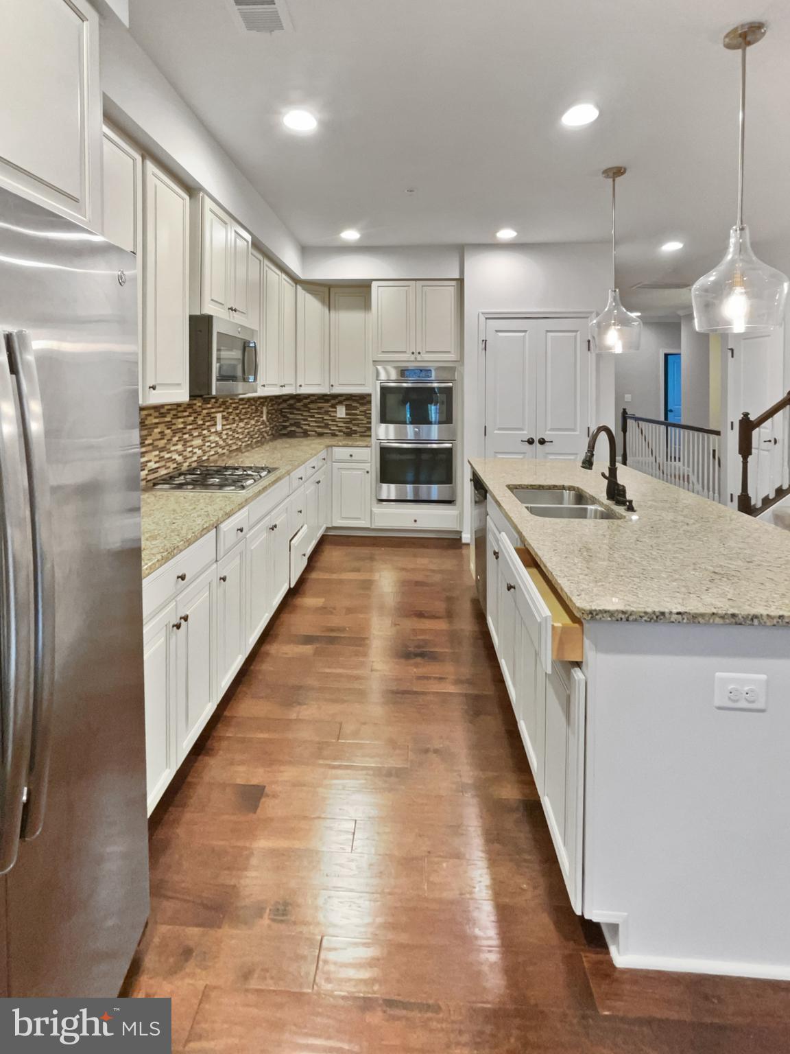 LOUDOUN CROSSING CONDOMINIUM - Residential